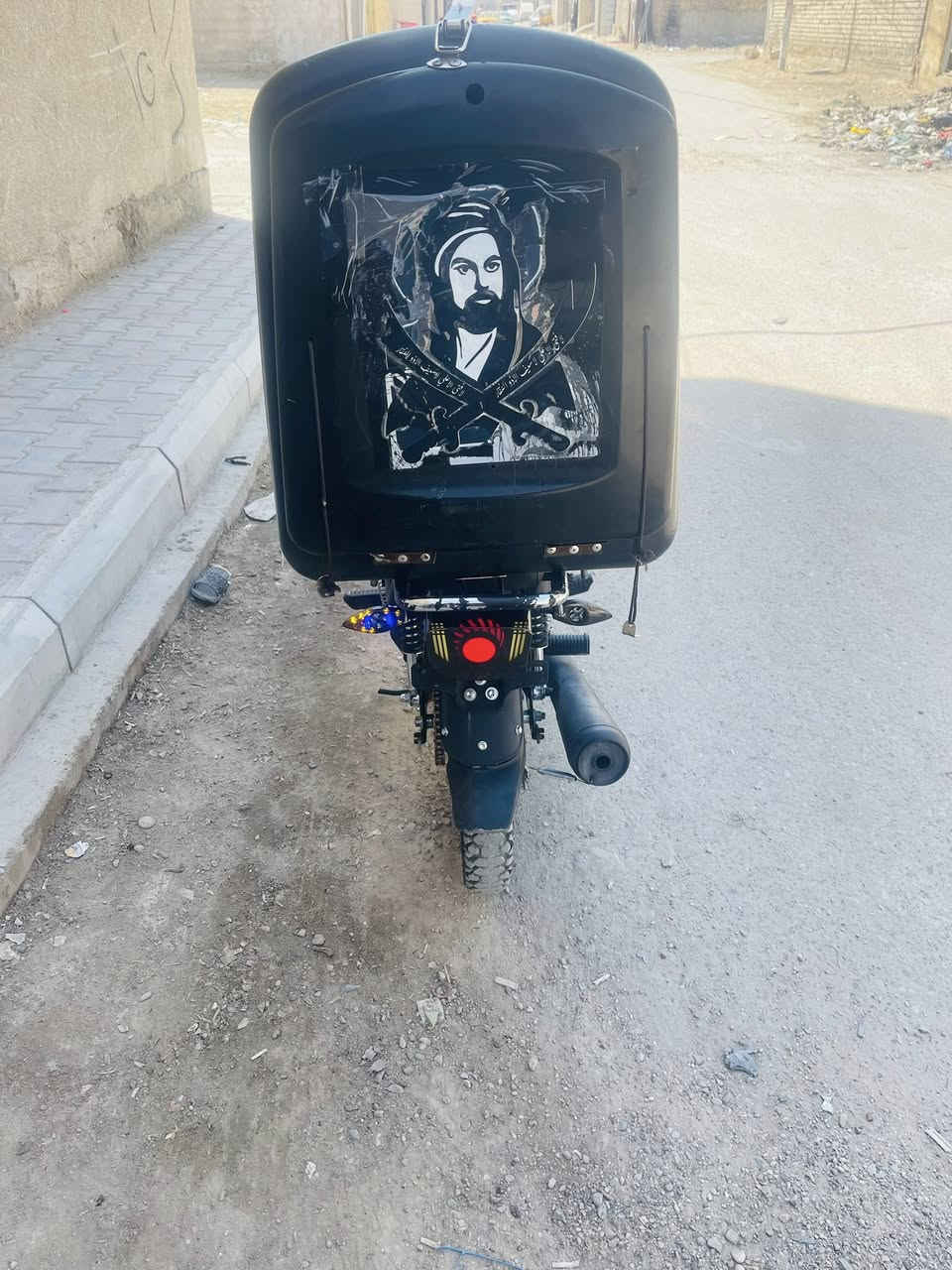 سلام عليكم دراجه لبيع محرك 150 أوراق كامله برغي ما مفتوح بيهه دراجه كامله مكمله كبل لشارع ربع ما تصرف عليهه ملاحضه: بدون صندق السعر 850 رقم ***********
