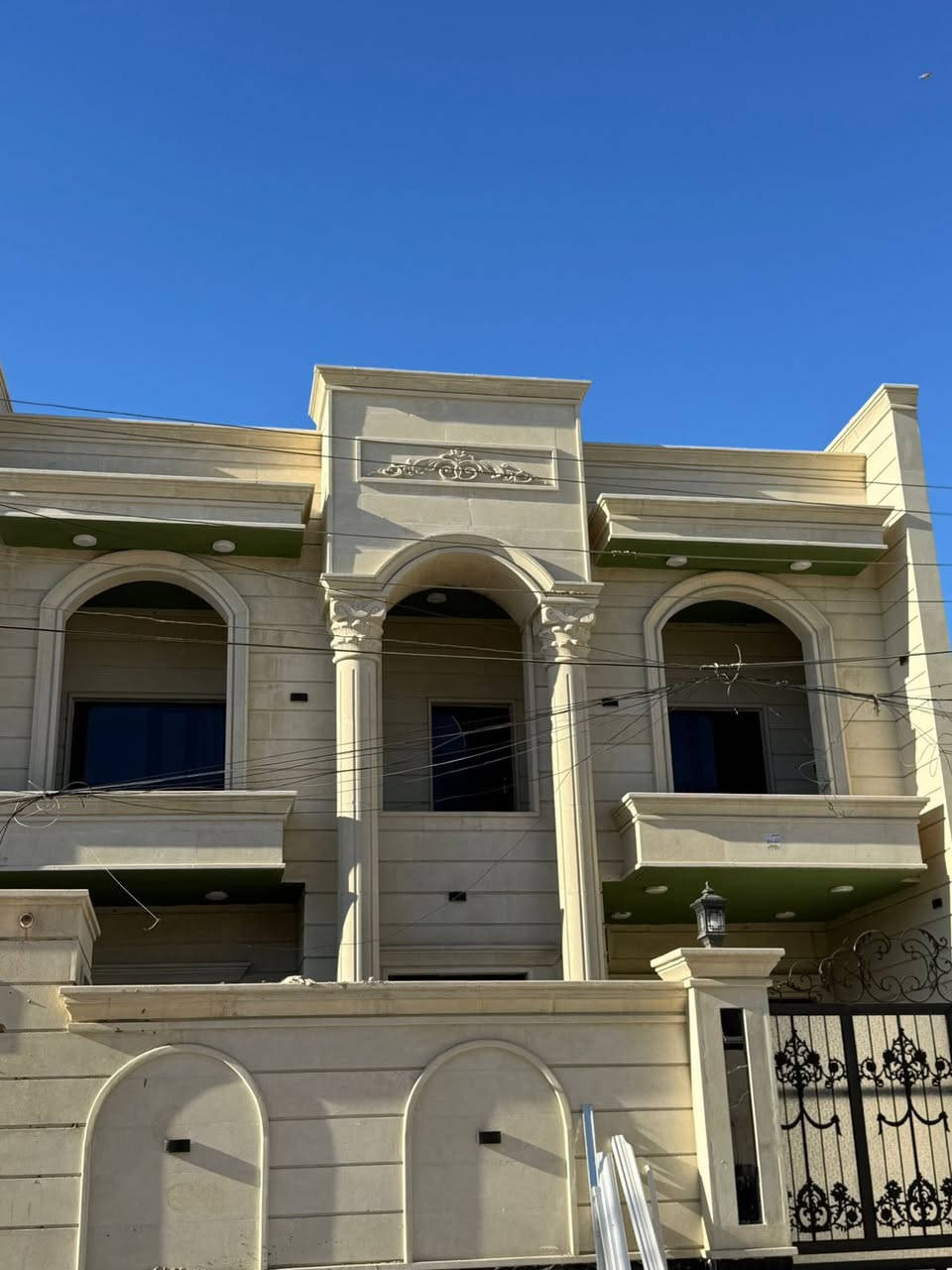 دار للبيع 200م تكريت حي الشهداء
بناء حديث فوول ترتيب 
طابقين اربع غرف نوم واستقبال وصاله كبيره ومطبخ 
حمامات داخليه وخارجيه 
بناء درجه اولى وموقع مميز شارع 20م 
اتجاه الدار شروق شمس 
السعر 210 مليون وبي مجال 
للاستفسار *********** و ***********
ملاحظه : التعامل حصرا مع صاحب الدار
