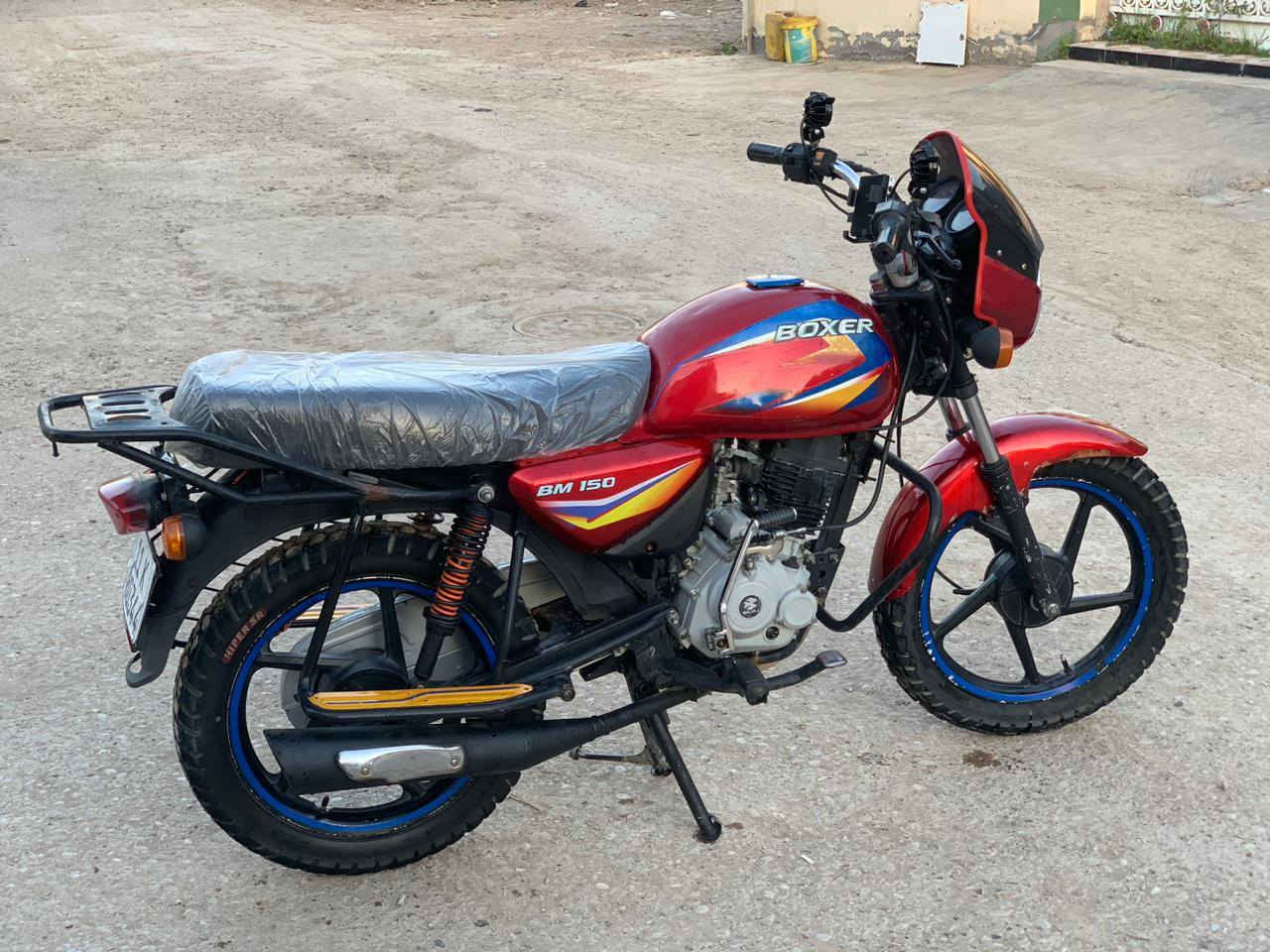 السلام عليكم
بوكسر 20
مرقم بغداد باسمي سنويه لل 2030 
السعر 1350وبيه مجال 
***********واتساب او اتصال 
ديالى تقاطع الساده
