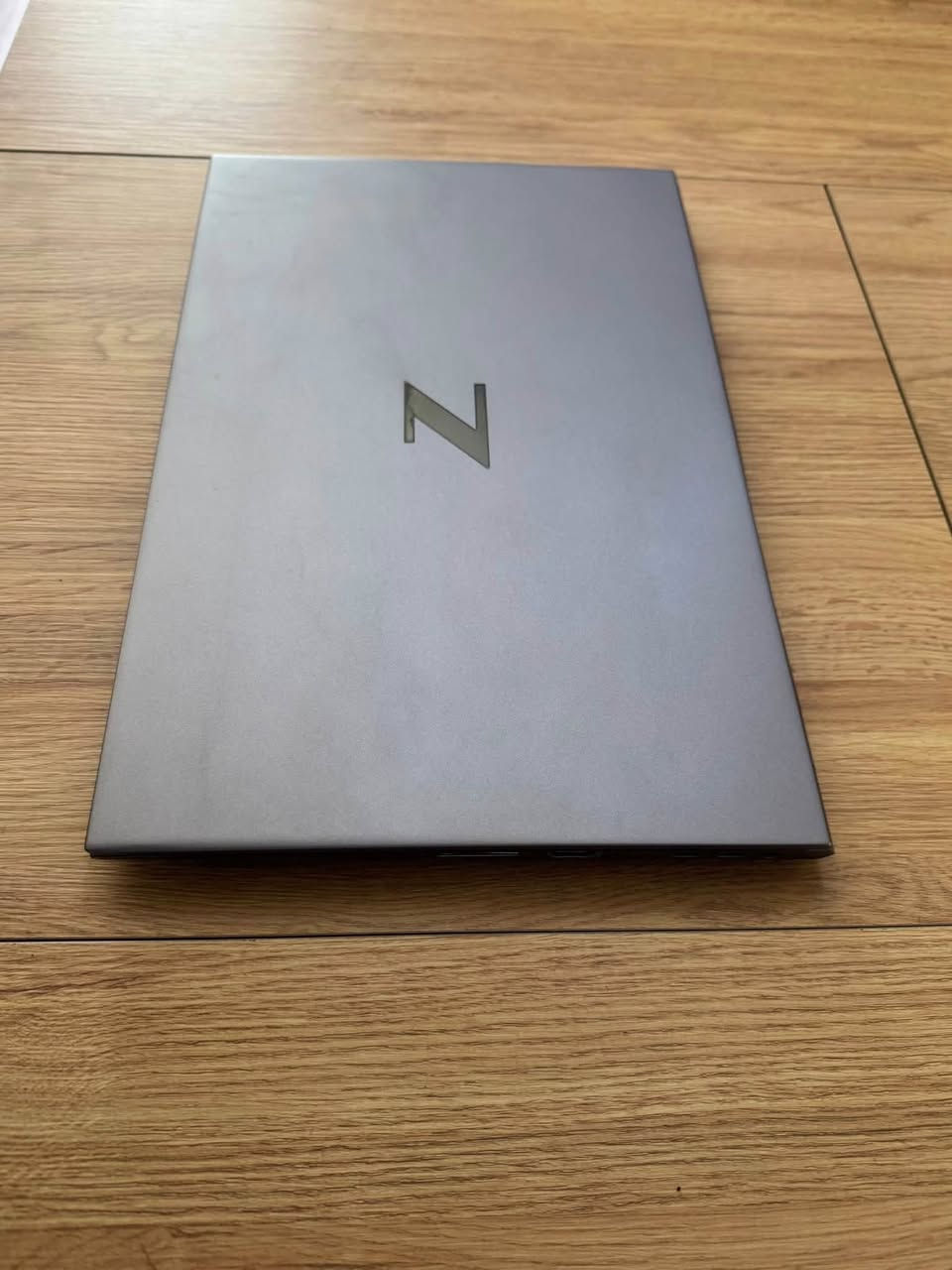السلام عليكم
لابتوب HP ZBOOK STUDIO 15 G7 سوبر سلم ورك ستيشن كيمنك وبرامج هندسية قوية وتصاميم والعاب يعني كلشي تشغل
مواصفات 
Core i7 10850Hفئة H اقوى فئة 
الرام 32 كيكا ddr4 وقابل للتطوير
الهارد Ssd Nvme 512كيكا  سريع جدا 
كارت الشاشة خارجي نفيديا NVIDIA QUADRO T2000(4كيكا)
كارت الشاشة الداخلي INTEL UHD Graphics 630 (16كيكا) 
مجموع كرت الشاشة 20 كيكا
حجم الشاشة 15.6 ips full hd مشبعة الالوان والوضوح
تحتوي على بصمة وجه FACE ID وبصمة اصبع FINGERPRINT للحماية 
ويندوز 11 اصلي مدى الحياة 
كيبورد ضوئي عربي انكليزي 
لابتوب نضيفه كلش وتشغل كل البرامج القوية الهندسية والتصميم والالعاب 
ملحقاتها شاحنتها الاصلية 130w وحقيبة
مكاني بغداد الاسكان قرب مستشفى الطفل 
السعر 850الف  قفل ***********
