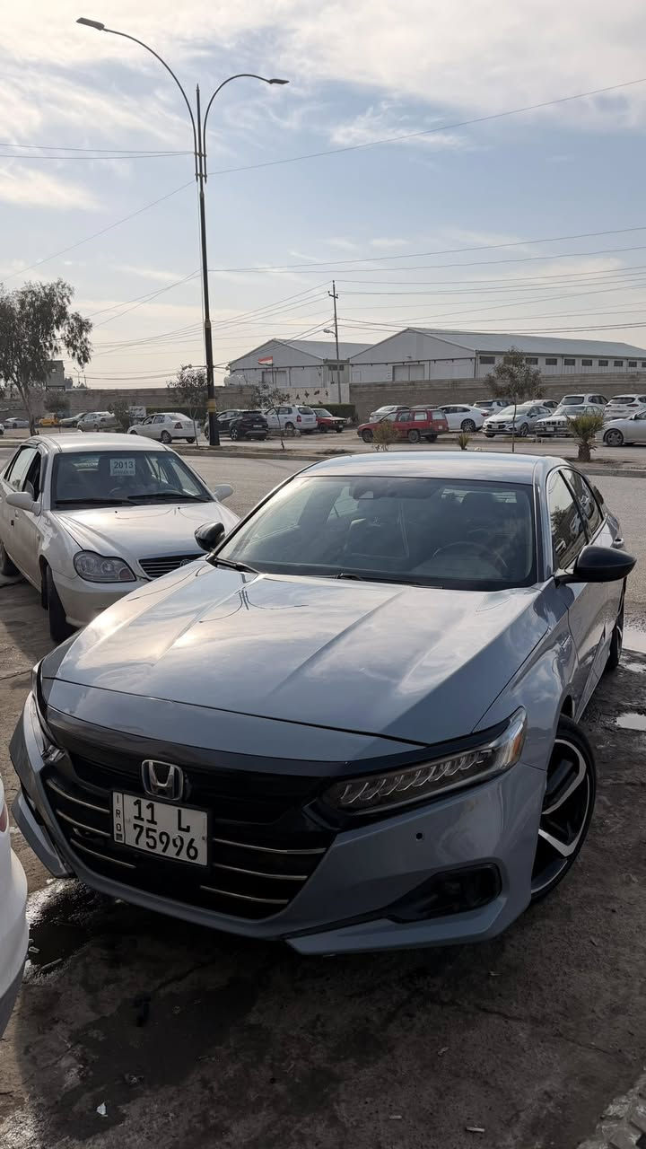 السلام عليكم
هوندا اكورد هايبرد سبورت ٢٠٢٢ 
ملكة الرزانه اليابانيه 
سيارة جداً اقتتصاديه تفويلتها ٤٥ لتر وتمشي ١٠٠٠ كيلومتر 
السيارة بدون صبغ فقط بارد 
لون مميز 
سيارة كلشي بيها بلادي وما مبدل بيها بس الدعاميه الاماميه 
محرك 2.0L هايبرد ( انظف محرك بكل الاكوردات الي موجوده بالعراق بموديلها ) الدهن اوكسادو بلاك اديشن من جانت ماشيه
 ١٥ الف  
مبدل بيها فقط بلكات من شركة اوتولايت والمعدن مالتهم اريديوم 
 رادار امامي
محافظة على المسار 
قيادة شبه ذاتيه 
كسنات قماش وجلد 
كامره خلفية بثلاث وضعيات 
عدادات نصف شاشه 
قير ازار 
٤ وضعيات قيادة (sport-Eco-normal-ev)
هاند بريك كهربائي 
وبعد هواي مواصفات 
السيارة مكانها الموصل 
للتواصل 
***********
***********
السعر ١٨٨ وبيها مجال للشراي
