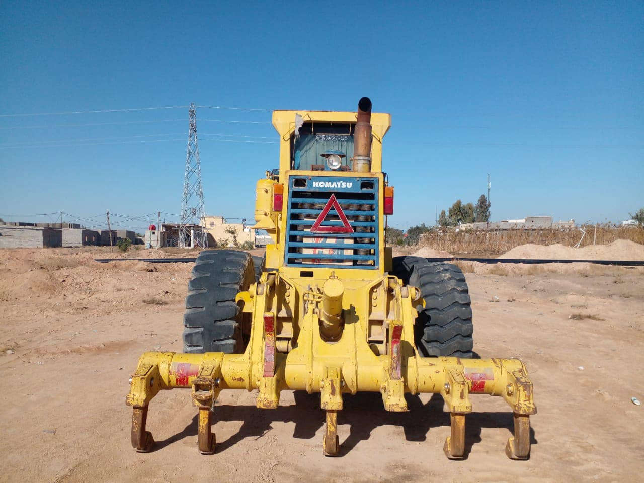 للبيع كريدر كوماتسو  825
موديل 2001
***********
