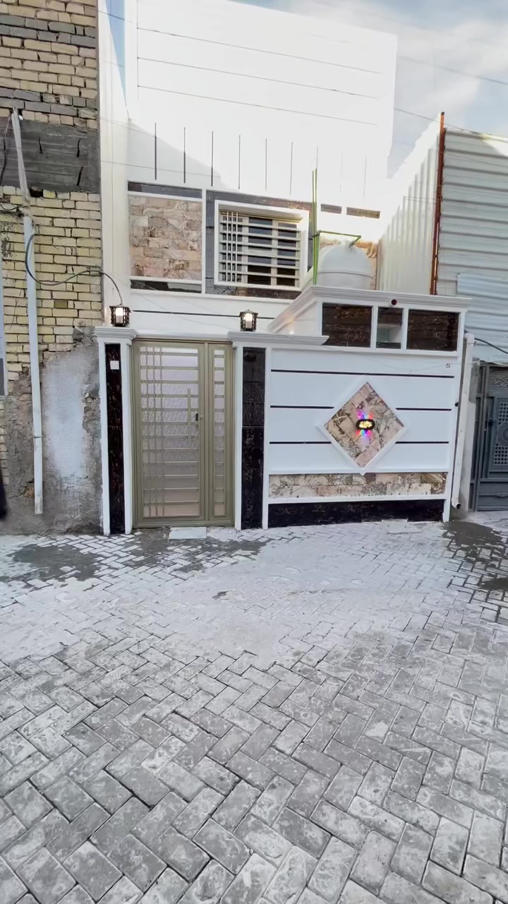 السلام عليكم   اللهم صلى على محمد وال محمد 
للبيع نصف قطعة المساحة 72 متر شرك قطاع 50 قريب خدمي الاررفلي 3 غرف عكادة والبقية مسلح ترميم حديث درجة أولى تحتوي على طابقين ونص مع كافة الخدمات لكل طابق لاستفسار ***********
