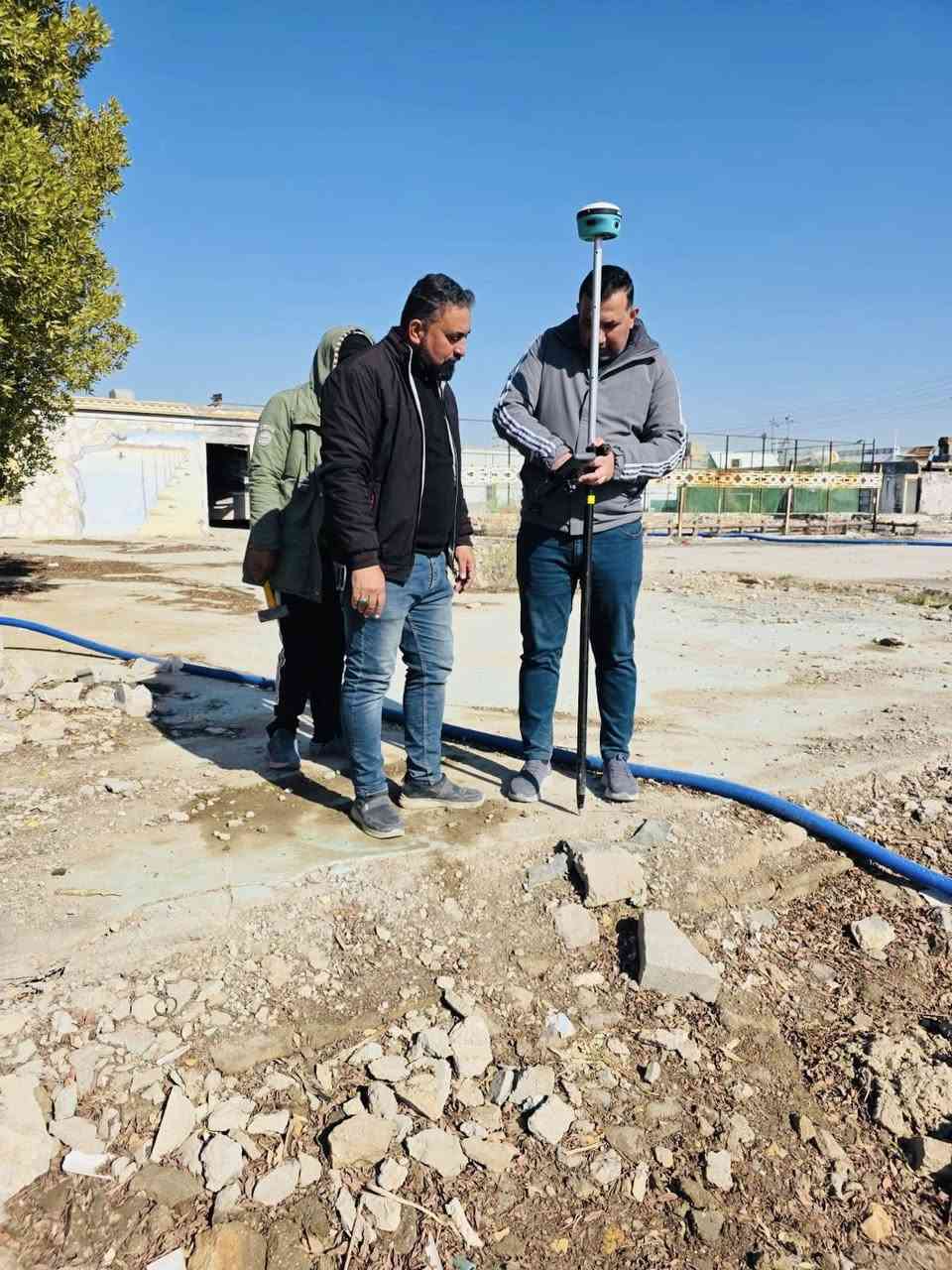 جانب من أعمال مكتب ( ود الهندسي) لهذا اليوم تسقيط حدود بنايه بمساحه 8000 متر مربع في مركز مدينة الديوانية بأحدث الأجهزة الدقيقة 🌷
للاستفسار عن جميع الأعمال المساحيه والتصاميم التواصل مع الصفحه او الاتصال على الارقام التالية: 

*********** اتصال + واتساب 
*********** اتصال
