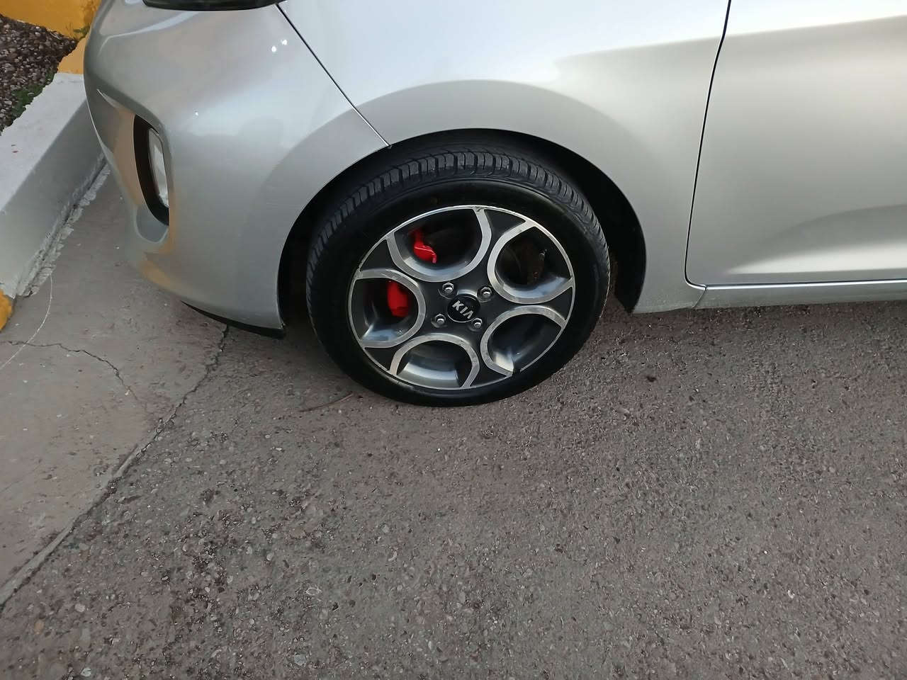 السلام عليكم كيا بيكانتو ٢٠١٦ خليجي كفاله عامه فقط دوسه صبغ ماشيه ٥٥ بغداد رقم جديد السياره فتحه تحكمات شاشه كامرا جلد ويل دعايه سياره جديده كلش وماشيه قليل العنوان بغداد الجديده السعر ٩٥ وبيها مجال بسيط ***********
