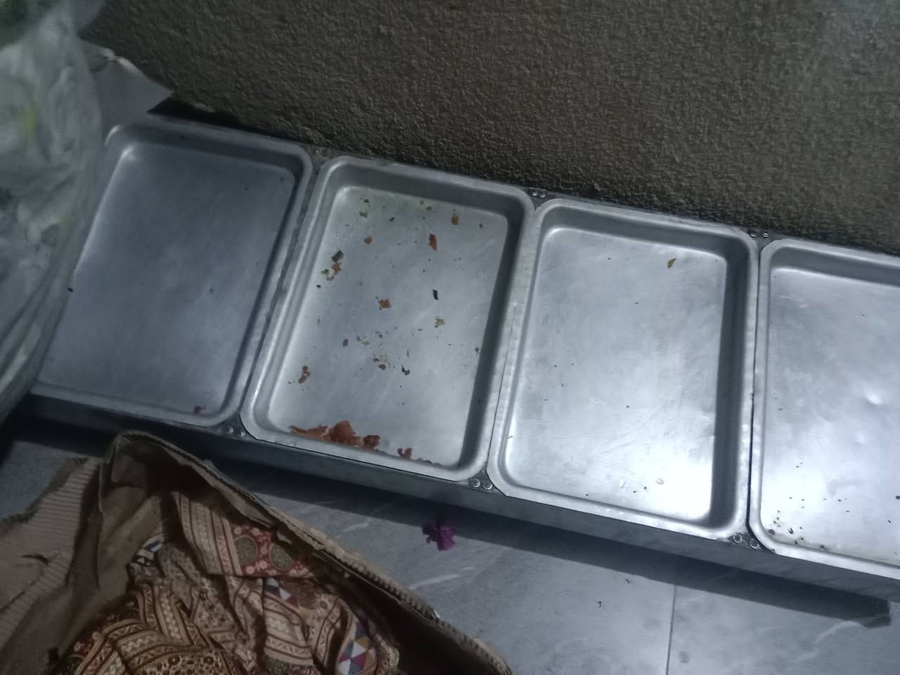 السلام عليك غراض مطعم للبيع نظيفات استعمال قليل العنوان البصرة الجزيره
***********
