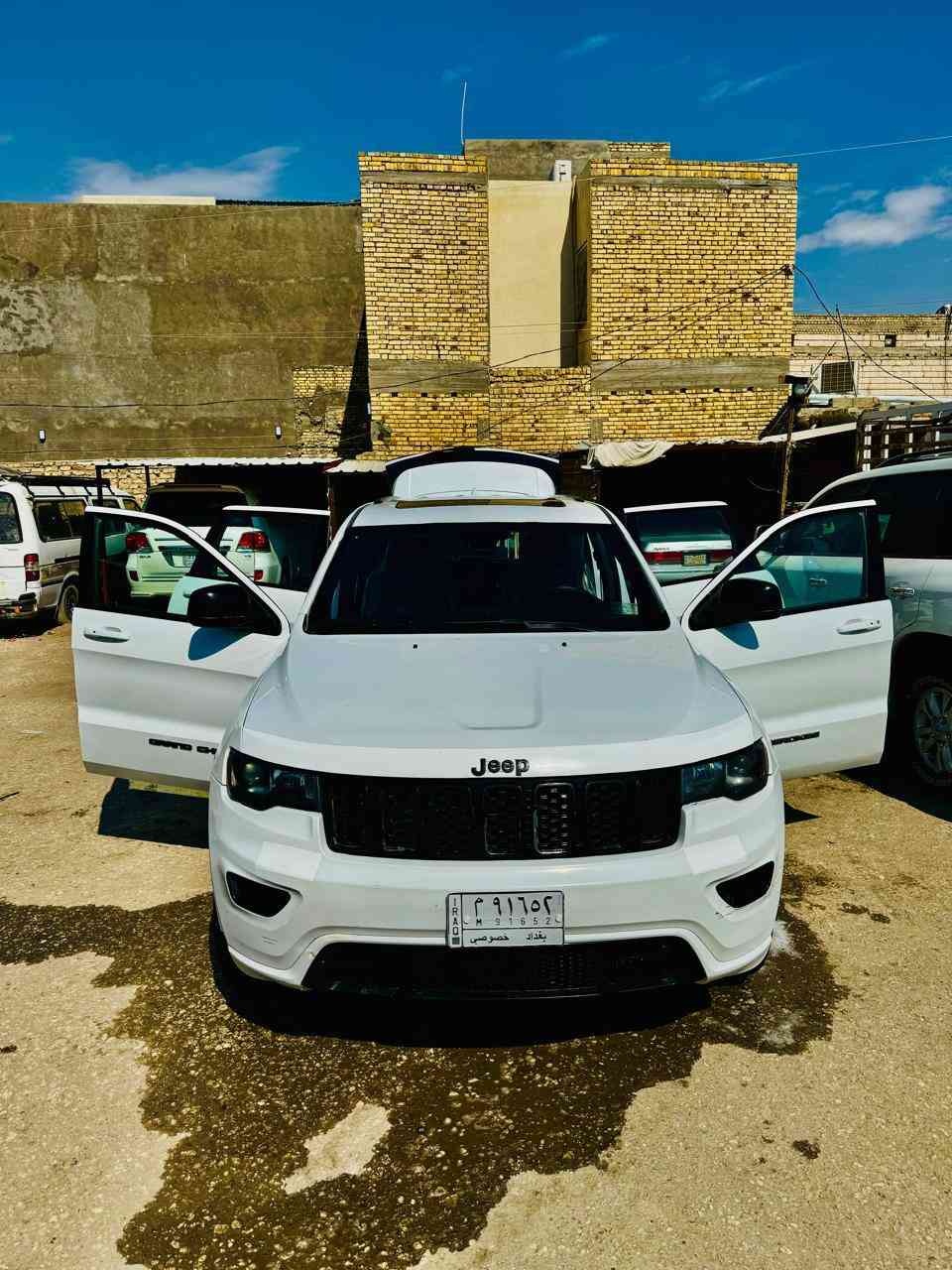 للبيع فقط جيب لاريدو (S) 
موديل2020 اصل

السيارة حادث جاملغ وباب السايق

قوة المحرك 3.6L (6v) 

داخل أسود بلادي 

تحذير خروج عن المسار 

نقطة عمياء 

دفع 4x4

فرش المقاعد جلد الأمامية كهرباء 

المقاعد الأمامية تدفئة وتبريد 

ذاكرة حفظ وضعيات الجلوس 

تدفئة ستيرن 

سقف بنورما 

شاشة حجم 4.8 

نظام خاص لطرق الوعرة 

مصابيح الأمامية زنون 

مصابيح LED

كشافات ضباب زنون 

تشغيل عن بعد 

صندوق كهربائي 

رادار عدسة 

حساسات امامية 

حساسات خلفية 

كامرة خلفية 

ويل قياس 20 اسود لماع 

المرائة بـ خاصية التعتيم الذاتي 

مرائة امامية كهرباء 

بلوتوث تلفون 

تحديد سرعة 

تحديد مسار 

نظام تشغيل وإطفاء أتوماتيكي 

نظام بريك اتوماتيكي 

السيارة سبيره منازل 

مواصفات S معروفه 

رقم بغداد بسمي 

السيارة جديدة بـ معنى الكلمة 

عنوان ناصريه مركز 
السعر خاص 
رقم الهاتف***********
