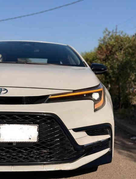 كورلا 2025 S بلاك ادشن محرك 1800 هايبرد HEV مري بلاك بلادي ويل بلاك كبير 
❇️محرك 1800 هايبرد شحن ذاتي 
❇️بصمه + دخول ذكي 
❇️هاندر بريك بصمه + اوتو هولد 
❇️سلايت 
❇️رادار امامي 
❇️سياقه اليه 
❇️تبريد قطعتين 
❇️تبريد بيانو شاشه 
❇️شاشه ابل كار بلي + كامره خلفيه دواره 
❇️مانع نزلاق + مود درايف +  ايفو مود 
❇️10  ايرباك  
❇️مقاعد جلد احمر + كشنات كهرباء ⚡️ 
❇️ويل بلاك حجم 17 
❇️حساس لايت كامل اوتو عالي ناصي اوتو + حساس ظغط اطار 
❇️تحكم سترين كامل فول 
❇️لايت زينون + لد صباحي + اشاره لد 
❇️كت اس بلادي 
❇️كتابات بلاك +مري بلاك + يدات بوب بلاك بلادي مو تغليف + ويل بلاك مو صبغ    
سيار مكفول من صبغ و الضرب فقط بارد ثلاثة أصابع بالجاملغ الأمامي و شويه بالباب السائق .           
عنواني بغداد 
سعر 150$                        رقم*********** بغداد
