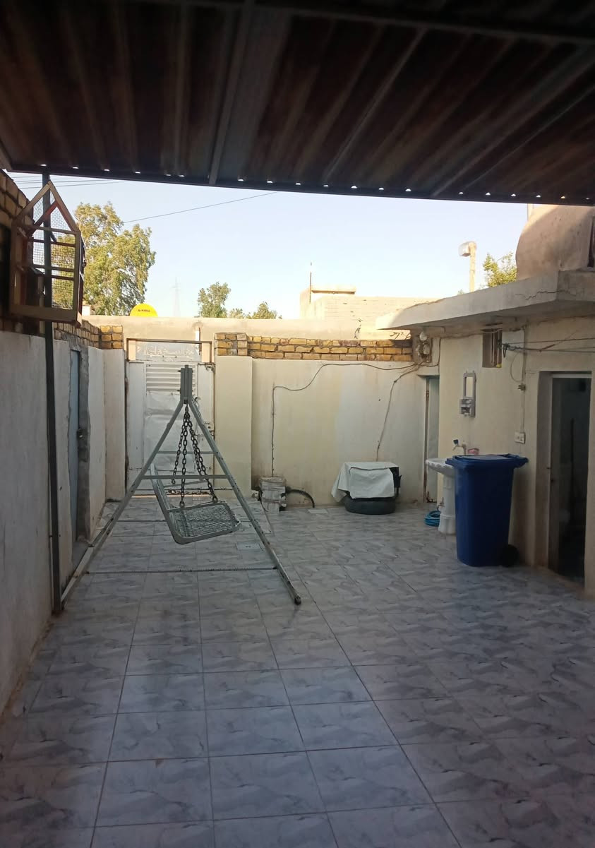 مشتمل البيع المساحه 100 يحتوي علئ غرفه نوم 4×6 ومطبخ نفس المساحه وحمام داخلي و صحيت كامله المكان حي الحكيم على الكورنيش اتصل على الرقم الاستفسار اكثر 
***********
