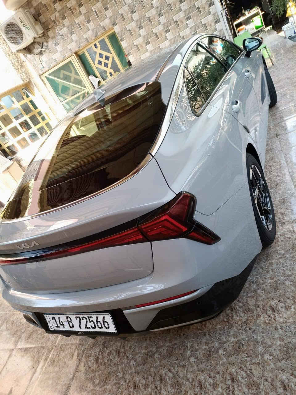كي فايف K5 موديل 2024
وارد كوري غاز فقط خط واحد
اصل
دخول و ترقيم جديد بسمي
مكان السيارة البصرة 
السيارة كفالة عامة بس بيها بارد بالصندوق قليل جداً اقل من شبر وبارد بداية البنيد كذلك قليل جداً والباقي كفالة حتى من شخط
السيارة فول مواصفات
قمارة حديد

1- گير ماوس
2- درايف مود وضعيات قيادة
3- سايد بريك بصمة مع خاصية الاتو هولد
4- تشغيل عن بعد
5- خاصية الجنطة الذكية
6- خاصية رفع زجاج النوافذ
بعد قفل الابواب
7- تشغيل ذكي ودخول ذكي
( البصمة)
8- شاشة كبيرة فول مواصفات
مع GBS واندرويد اوتو
9-- اريل زعنفة
10- كامرة خلفية دوارة 
11- لايت امامي لد
12- بگلايت لد خلفي
13- حساسات خلفية و امامية
14- خاصية تنقية الهواء من الفايروسات والبكتريا
15- رادار امامي مع خاصية البريك قيادة شبه ذاتيه
16- رادار خلفي مع خاصية التوقف
والتنبيه الجانبي يمين ويسار
17- كرسي كهرباء امامي
18- تبريد وتدفئة الكراسي الامامية
19- تدفئة المقود
20- نظام الخروج عن المسار
21- تنبيه النقط العمياء 
22-  تبريد خلفي 
23-- سستم ايرباك كامل عدد(9) ايرباك 
24-- الاوامر الصوتية 
25-- كراسي جلد 
26-- نظام مانع الانزلاق
27-- مرايا الجانبية كهرباء قابلة للطي 
28-- مقود جلد حياكة
29-- المرأة الداخلية تعتيم ذاتي 
30-- لايت زنون بلادي 

هاي ابرز المواصفات الموجودة
ماشية 42 الف حقيقي ع ايدي انا مستوردها من كوريا الي و صور السيارة من جانت هناك بكروية موجودة عندي 
السعر/ 200 ورقة وبيهة مجال
الشراي يتصل

أخوان التفاصيل 
كلهة مذكورة

***********
