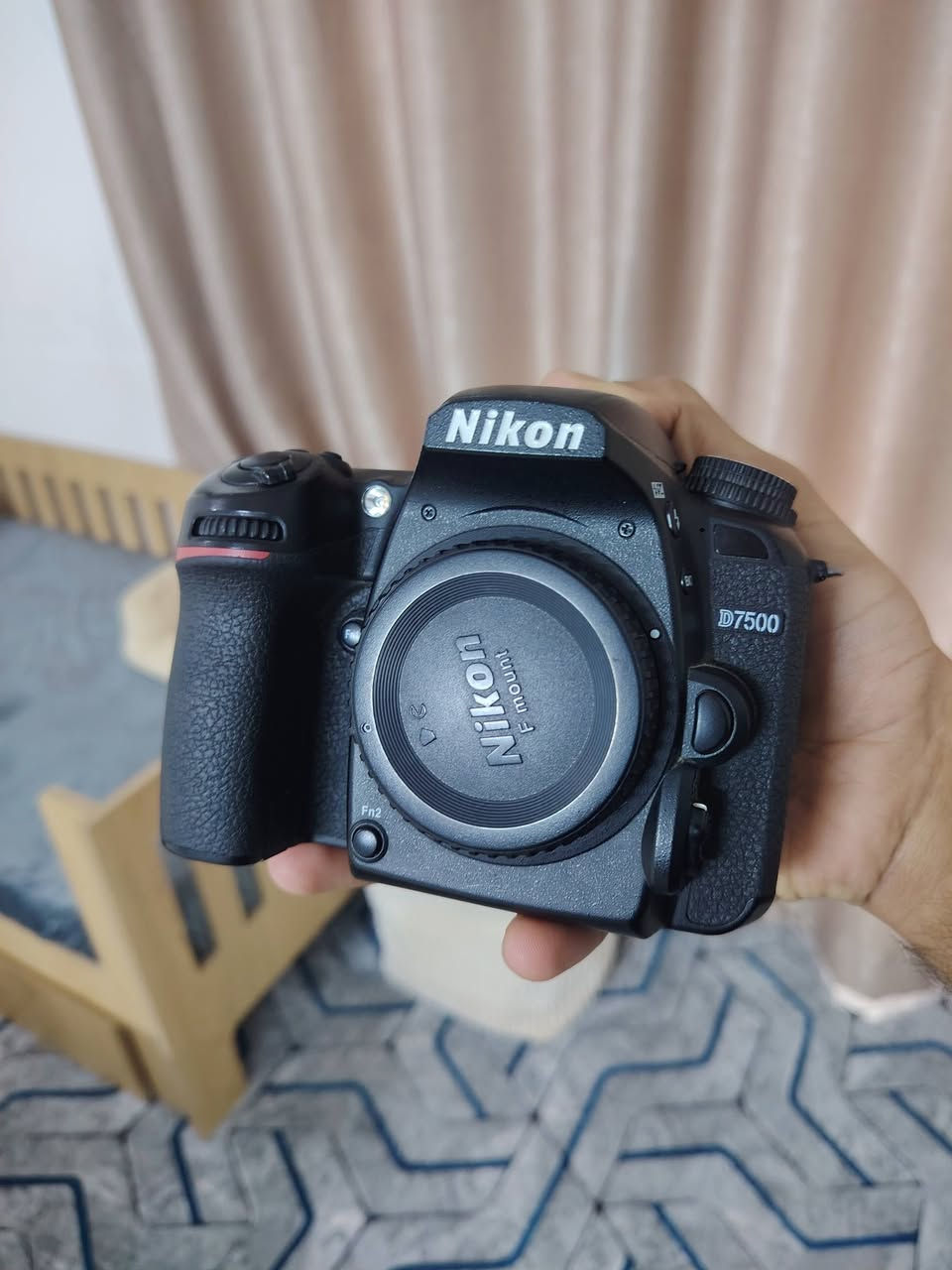 كاميرا نيكون 7500 مع عدسة
200_70 اصدار ثاني سيكما
ملحقات كاملة حقيبة استاند احادي وبطارية وشاحنه اصليه
سعر خاص توصيل موجود واتساب ***********
