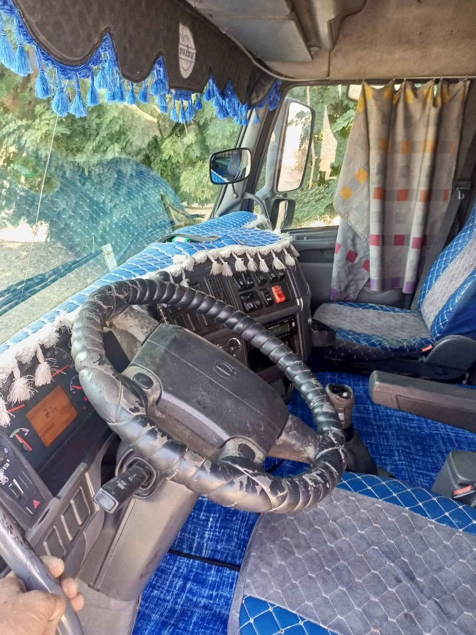 فولفو 2003 البيع حجم محرك 460رقم  سليمانيه مربوطه صهريج   
ةمكفوله كير محرك واكسل شاصي تايرات جدد   
***********مكان صلاح الدين
