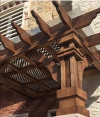 مستعدون لعمل المظلات الخشبيه للاستفسار 07700211234