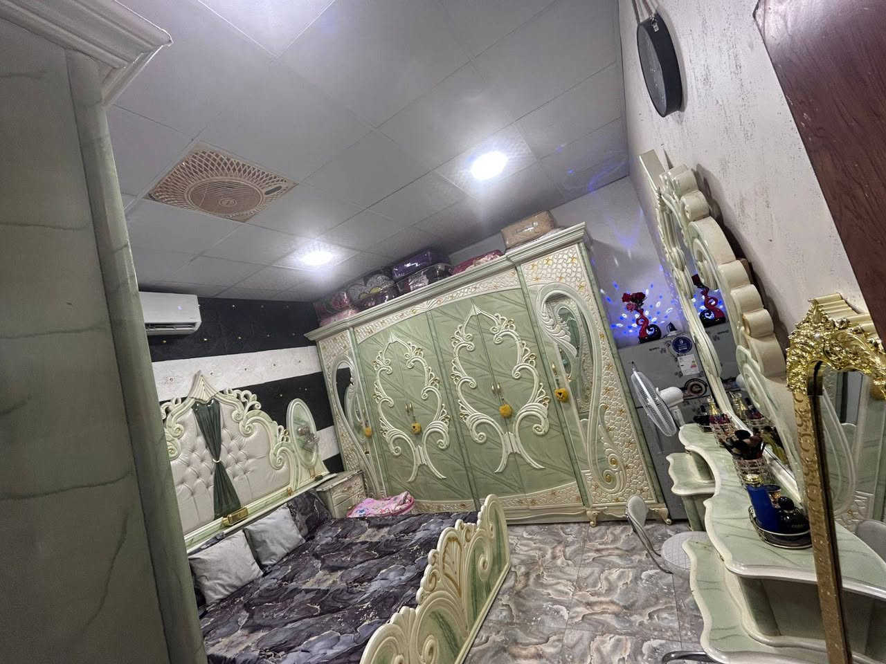 بيت للبيع المساحه 150طابوصرف سكني ركن عله شارع رئيسي قاطين/5غرف+ستقبال+حولي+مطبخ وصحيات ٣/بيتونه جبيره العنوان الدوره منطقه السابعه لبيت وجهه عل سريع قريب عل صيطره مال حشد ***********
