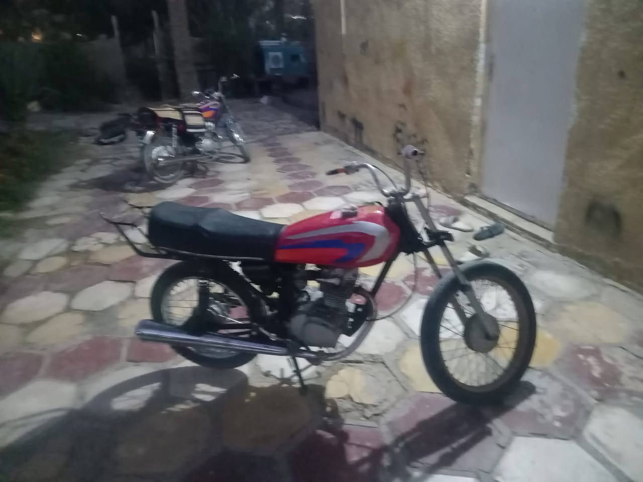 السلام عليكم للبيع اربعه كير كلك مكينه ارشه 20دراجه حلوه مال شغل لا صوت ولا نضيح شراي اتصل وبي خير ودلل ‏‪0771 674 4989‬‏
