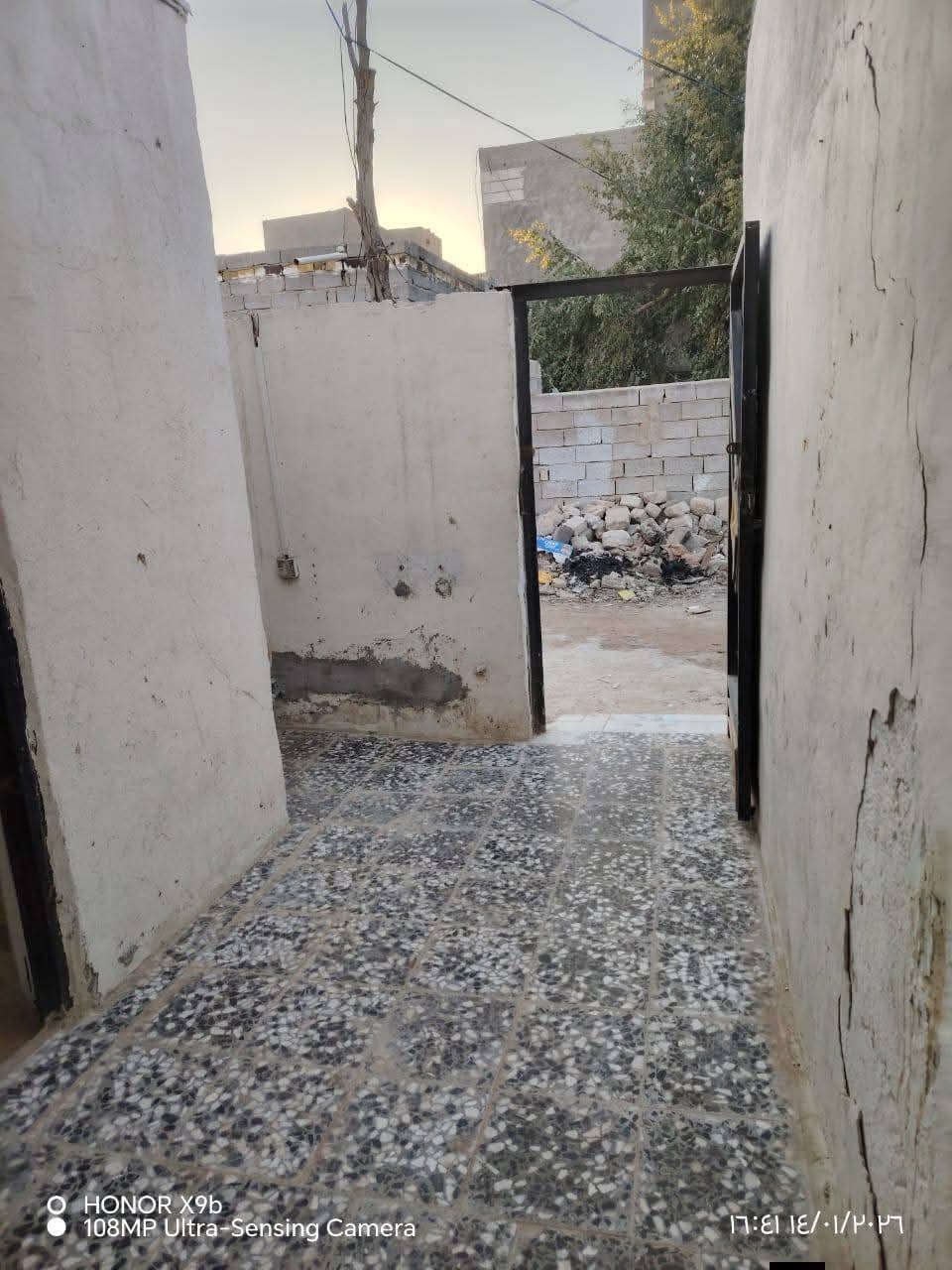 بيت للبيع مساحته 50 متر في حي ميسان منطقة الشيوخ غرفة نوم وصاله ومطبخ وحمام داخلي وحمام خارجي وساحه بيت البيت نظيف سيراميك ارضيات بورسلين وسقوف ثانوية وتانكي وخط مولدة ،،،
سعره 14 مليون 

للاستفسار الاتصال بالرقم ***********

مامتواجد على الفيس اتصل عليه لو تعال للمكتب
