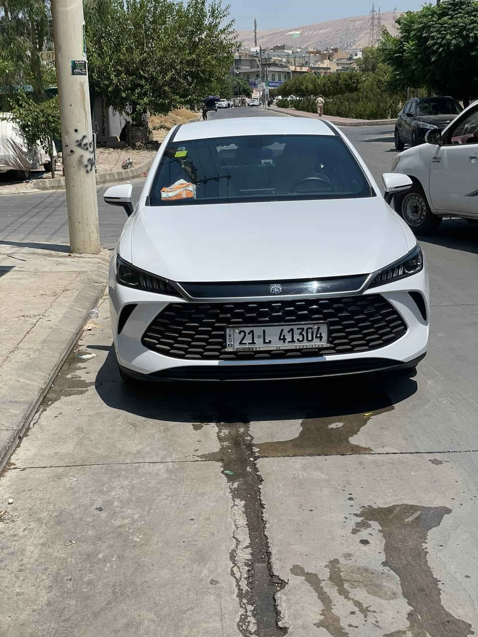 سڵاو
بی وای دی کوین پلەس بۆ فرۆشتن 

سەیارەکە ٢٣ هەزار ڕۆشتوە

هیچ بۆیاخێکو هیچ شوختێکی نیە 

هەموو گیانی بە شەرت دەعامی بۆ دەعامی 

ڕەقەم سلێمانی تەخویلو خەرامە بە شەرت 

 

سعری ١٣٣ گەڵاو مەعامەلە

شەخنو شتی خۆی لە گەڵایە 

***********
