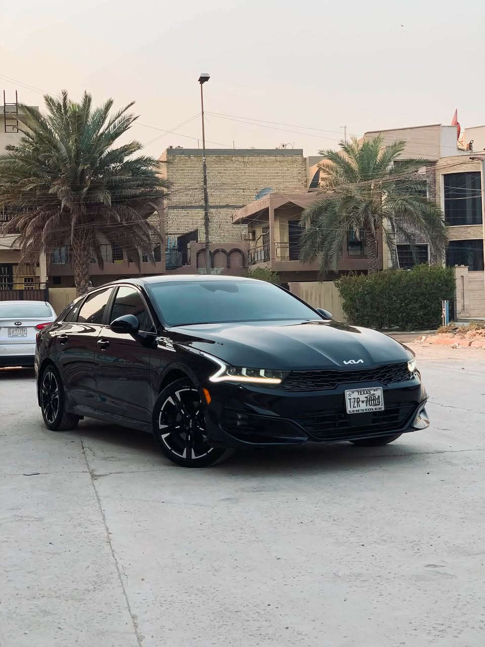 السلام عليكم 
كيا K5 للـبيع 
موديل 2024
فـئة GTline
محرك 1.6 تيربو  (( كل انواع البانزين تتحملهن ))
سيارة بدون اي نقص تشغل وتطلع
مواصفاتها معروفة وراح اذكر ابرزهن :
رادارات امامي خلفي جانبي
كامرة خلفية
صندوق يفتح اوتماتيك
بصمة تشغيل وابواب وتشغيل عن بعد
ستيرن حرف D ارغب شي هذا
داخل احمر بلاد 
ماشية 23 الف 
حته دهنها جديد متصرف عليها كلشي 
 للـسعر والاستفـسار ***********
مكانها بغداد (( غير متواجد بالتعليقات ))
