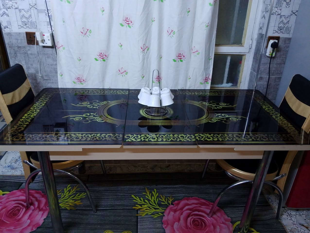 ميز طعام وتخم ديوان 10مقاعد سعر الخم 100بي مجال وسعر الميز 125لي مجال الميز جديد ست كراسي العنوان بغداد الشرطه الخامسه قرب الدعم الوجستي ***********
