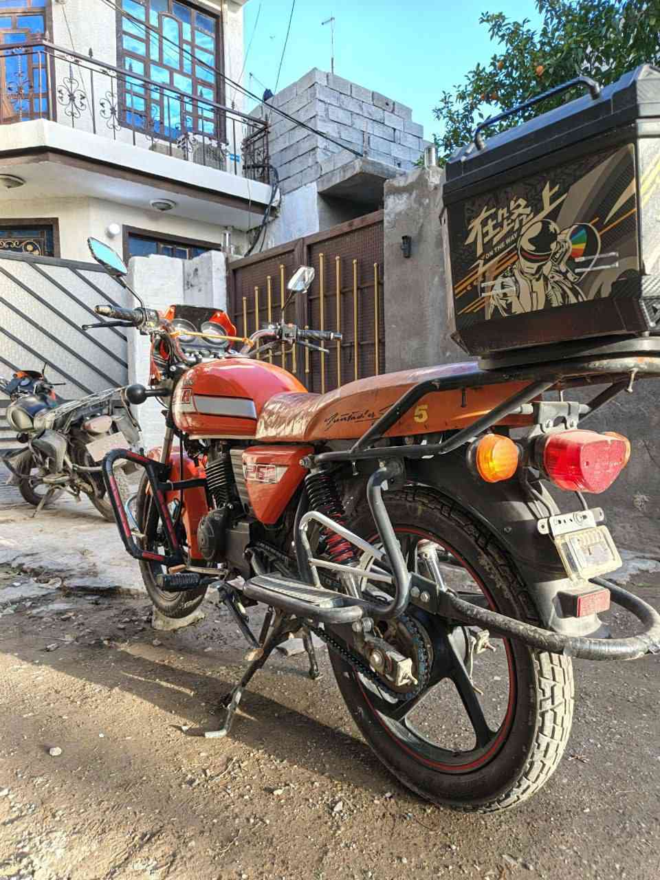 سلام عليكم دايوان ٢٠٢٢ مرقم انكليزي دراجه جديد مثل الصورة عنوان بعقوبه سعر مليونين و ١٠٠
***********
