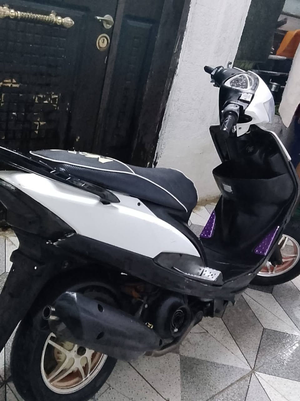 سلام عليكم ماكس عدله بوشه خمسه وخمسين للبيع كلشي شغال نكره سلف شلعه ومعدل أقوه من الجبلي  قطره دهن رياضي سبايدر أربعة ولف اصلي ويال اصلي مشيف يحتاجله شوية ترتيب السعر 450وبيه مجال قليل مكاني الزعفرانيه واتساب***********
