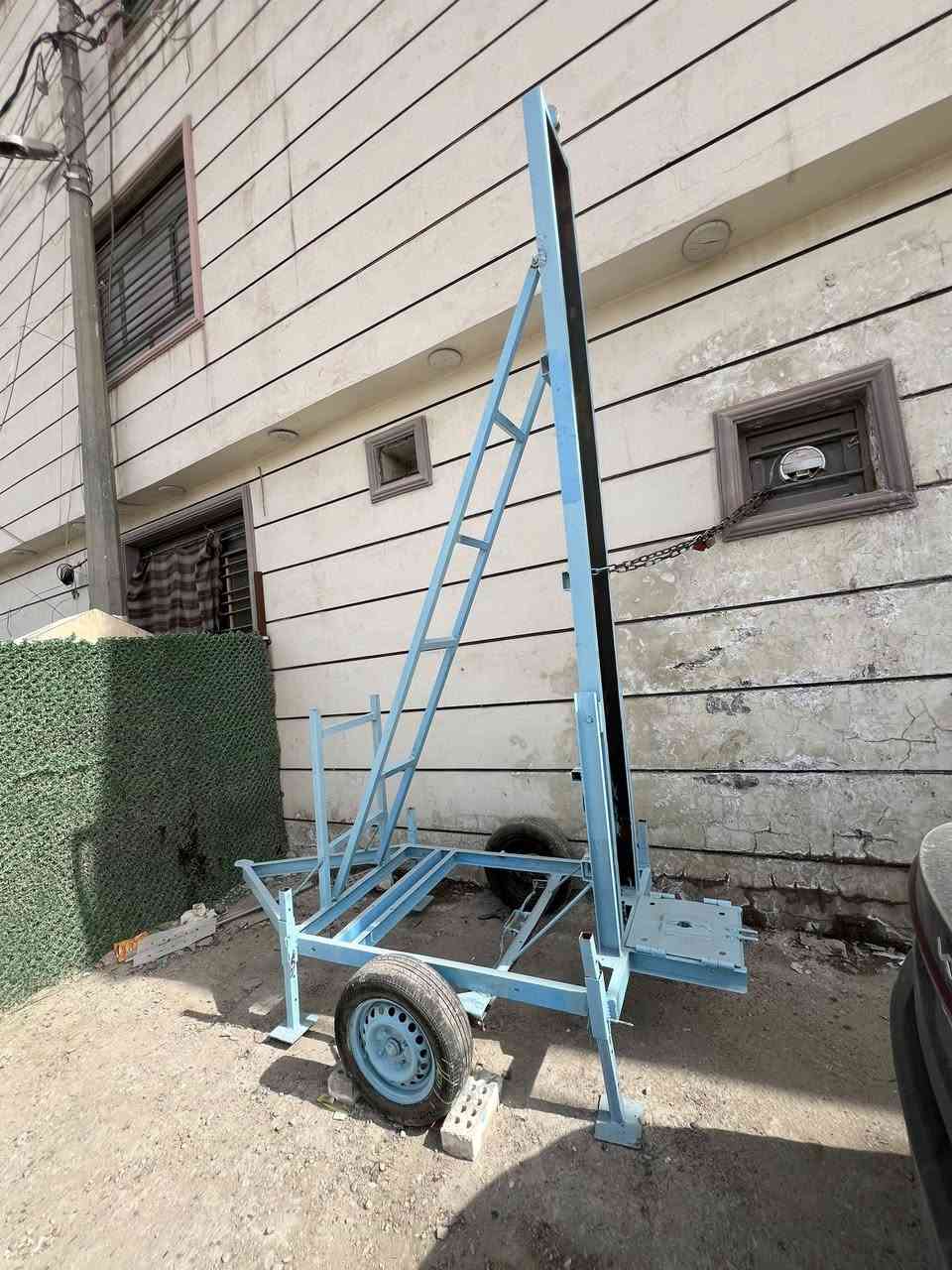 تصنيع حفارات كهربائية جديدة مع الملحقات بغداد الكاظمية ***********  سعر 3 مليون
حفاره كهربائيه للبيع جديده مرفوعه على اكسل و4 جكات توازن 
بواري 22 متر برينه حجم 14  بواري خاصه بل حفر 
ماطور حفر ايطالي سنكل 
ونج رفع تنزيل ايطالي سنكل 
جاهزه للشغل والسعر مناسب
