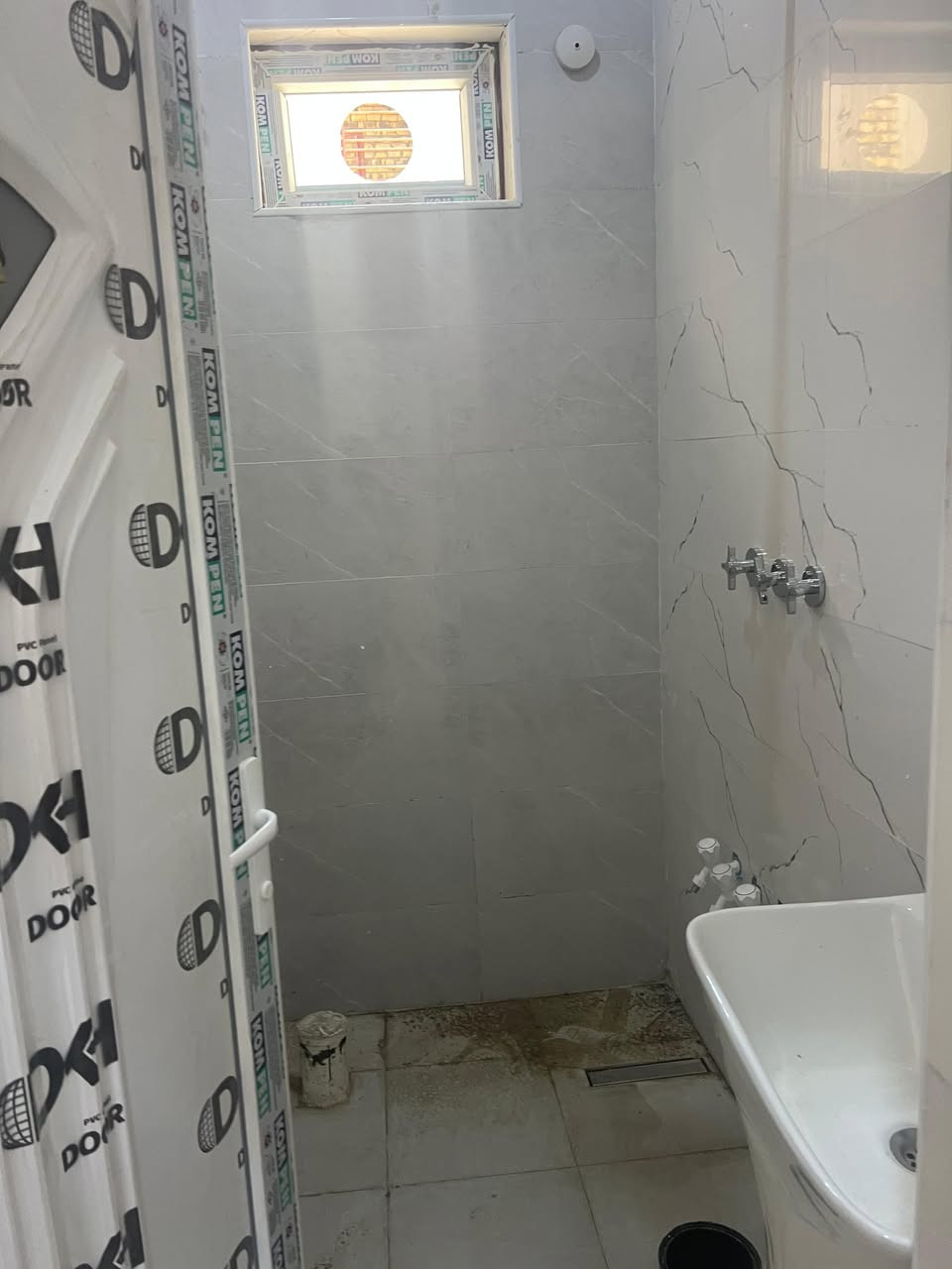 🏡 دار للإيجار 🏡

📍 الموقع: الحلة – خلف البنزين خانة / شارع 80

للاستفسار ومزيد من التفاصيل، مراجعة مكتب #الاعمار_للعقار_والتصميم_والتنفيذ
📌 الكائن في: الحلة – شارع 60 – داخل فرع العميد قيس المعموري – مجاور مدينة حمورابي السياحية.

📞 للاتصال:
☎️ ***********
☎️ ***********

✨ نسعى دائماً لتوفير أفضل الخيارات العقارية بما يناسب احتياجاتكم.
