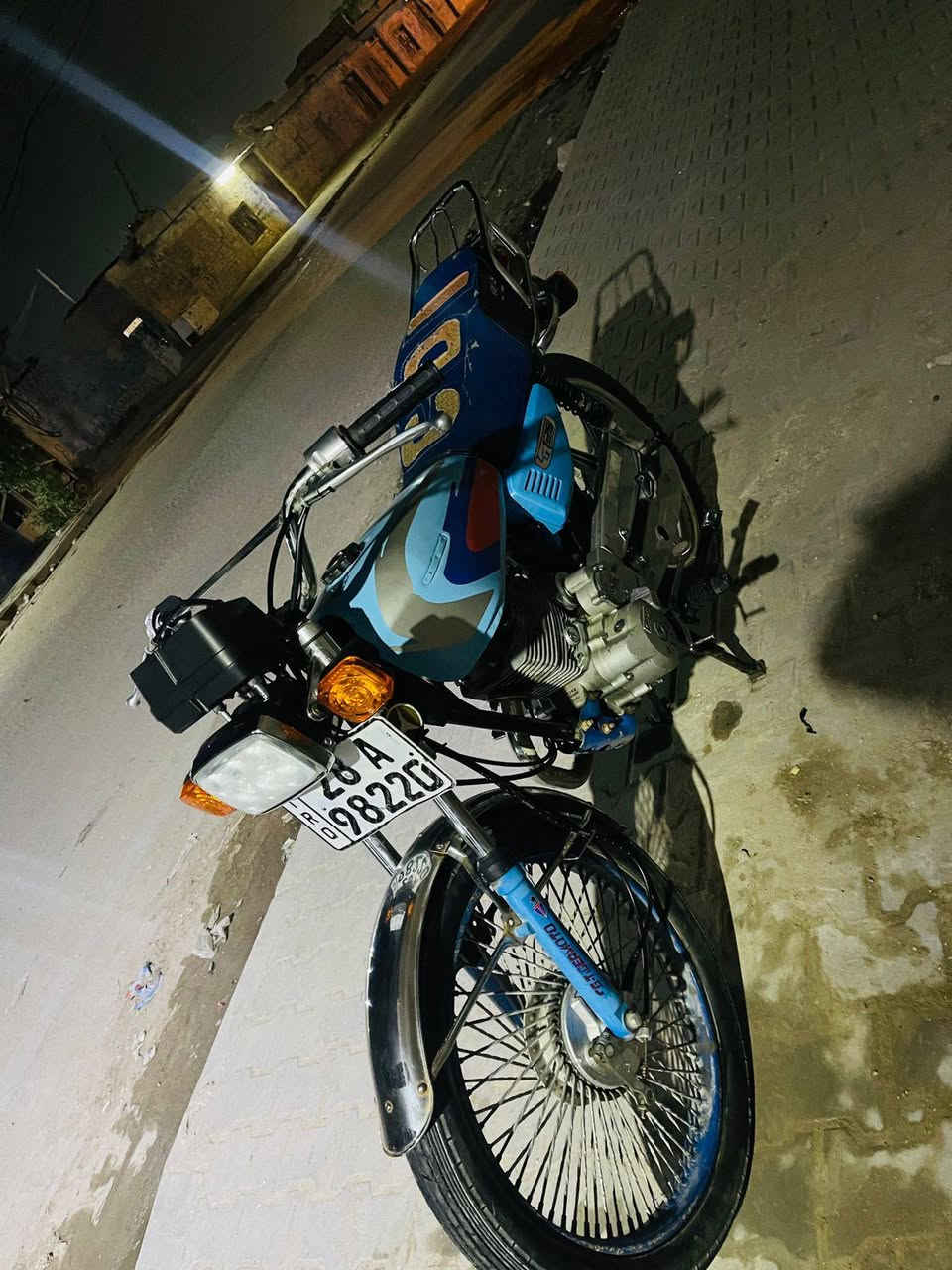 دراجه اربعه كير بيه مكينه سيفان خمس كير مديل 21 موديل الدراجه 2019 معمره استوه ويل خلفي جوبلس دراجه رقم وسنويه بأسمي مداور شوكت معيجبك نكره سلف بكل وقت المكينه مفتوحه ولفات وبستم فقط تجي وتشوف بعينك نضيفه ومرتبه السعر 950 وبيه مجال حك الجيه رقم صاحب الدراجه ***********
