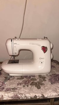 مكينة خياطة ماركة يابانية  السعر 200الف وبيها مجال  07814753430