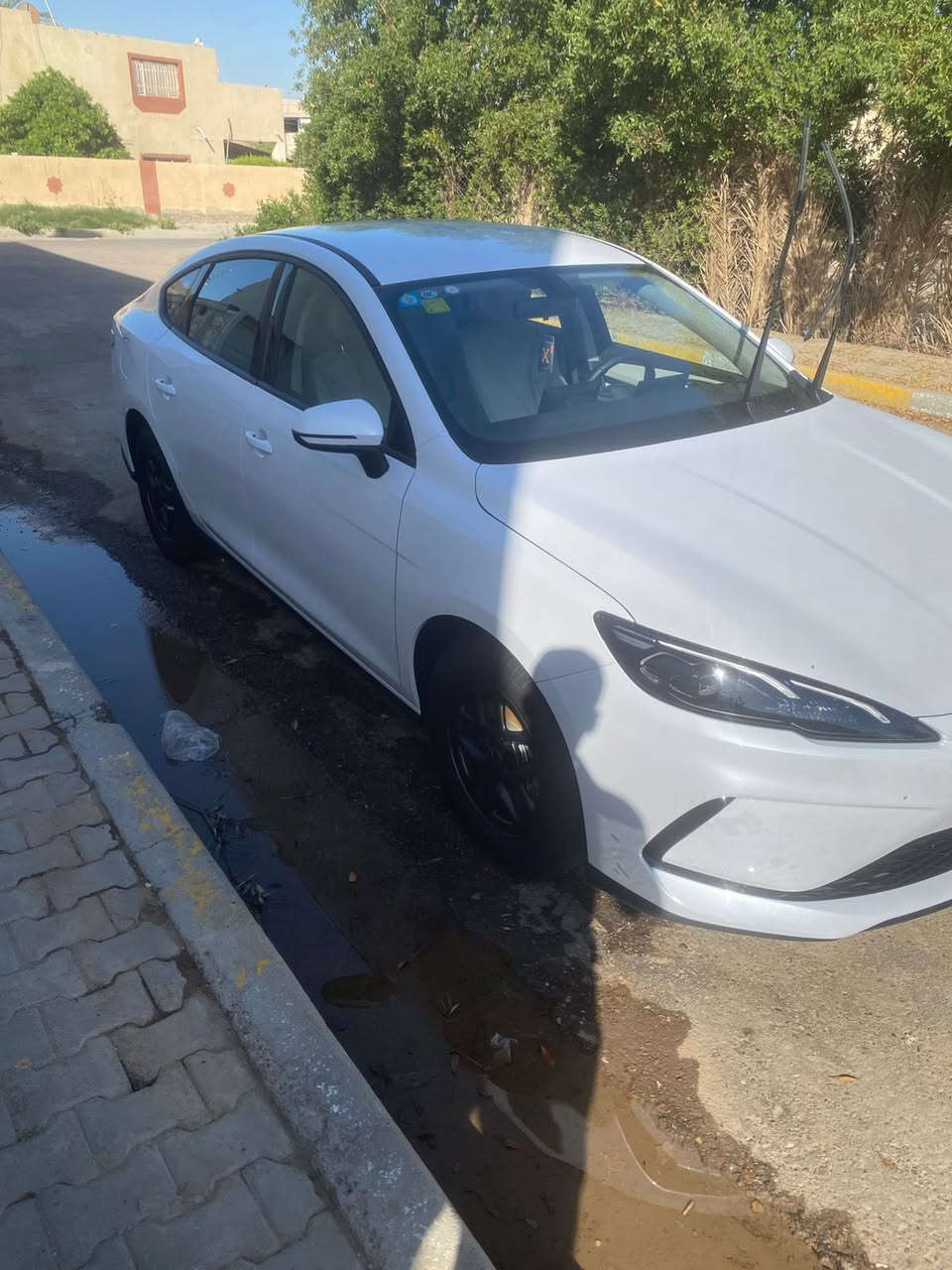 سلام عليكم بي وايدي سي فايف  السياره نضيفه كلشي بيه بس ضربه بباب الخلفي كلشي خفيفه ماشيه 20000 التواصل واستفسار *********** السياره بغداد عنوان السياره بغداد الدوره
