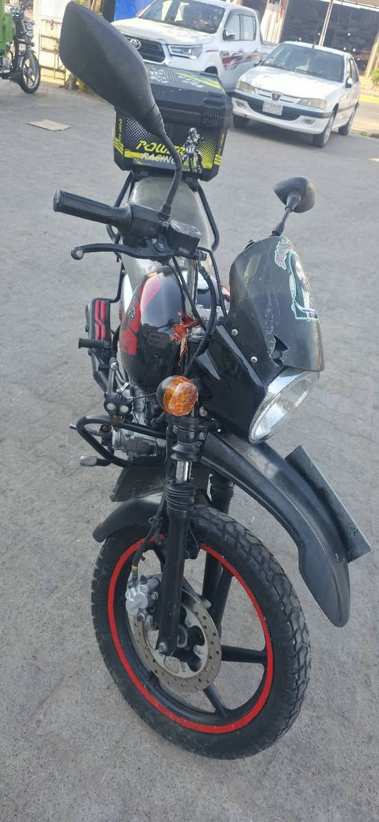 للبيع دراجه بوكسر مسجله بأسمي نظيفه جدا للاستفسار ***********
 السعر ٣ مليون وبيه مجال البصره الخيانيه
