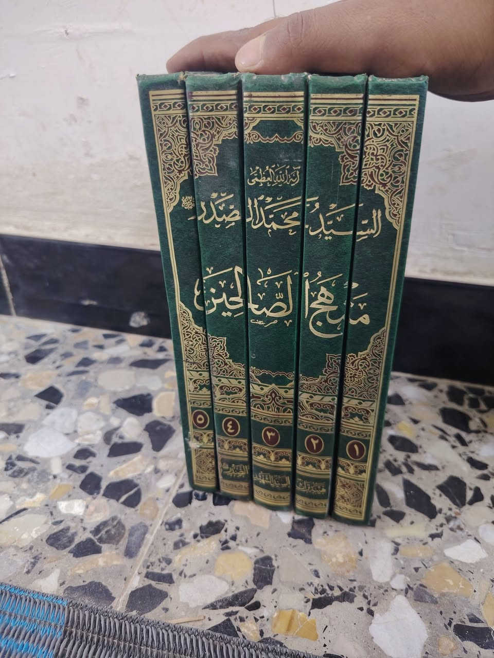 كتب كامله للبيع مكان بغداد مدينه الصدر ***********

