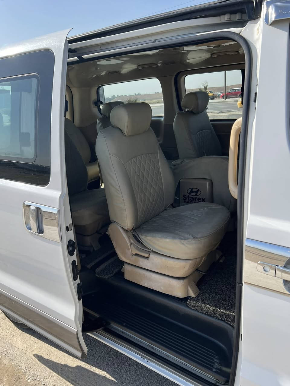 السلام عليكم
اسمي ستاركس H1 ويدلعوني ام كريم وقصتي هيا صاحبي بعد مااستغلني واخذ الي يده مني قرر يستغني عني لخاطر وحدة ثانية مع العلم اني موديل 2018 وسنوية 2028  ورقمي بغداد تايراتي وضعهم جيد جدآ ومحركي جديد
بعمري ماتمرضت واخذوني للطبيب
طلع كلشي مابية كفالة عامةة
اخذني صاحبي عل اساس نعيش سوة بس البشر مابي امااان
لساتني محافظة عل شبابي وجمالي وداخلي الرائع
طلبي الاكي انسان يصون العشرة ويحترمني ويقدرني واكضي عمري معاه
مهري 220 ورقة 
الي يريد يتواصل ويا خاين العشرة
  ***********
***********
للعلم مكان السيارة الموصل
