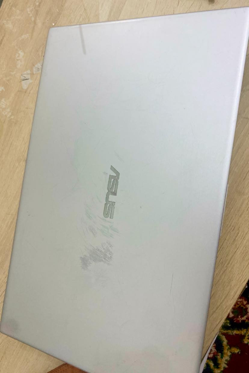 لابتوب نضيف جدا جدا استعمال شخصي فقط السعر ٣٥٠ وبي مجال  للشراي  وهاذا رقمي للاستفسار ***********
