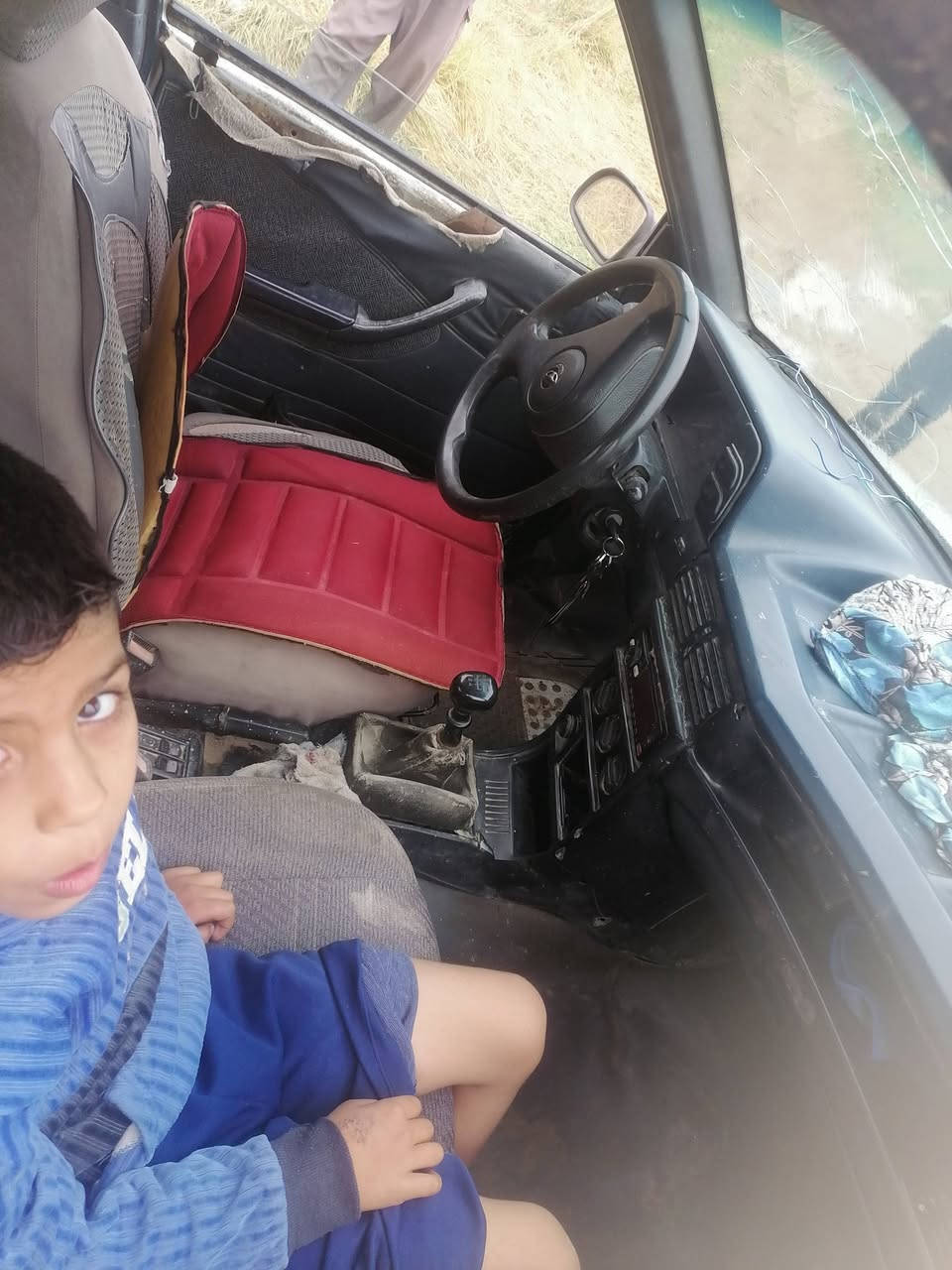 سلام عليكم ورحمة سياره لبيع سنويه صاقطه ٨ تشهر تقريبن موديل ٩٣ سعر ١٨ ورقه رقم تلفان *********** مكان العباره يم خرنابات
