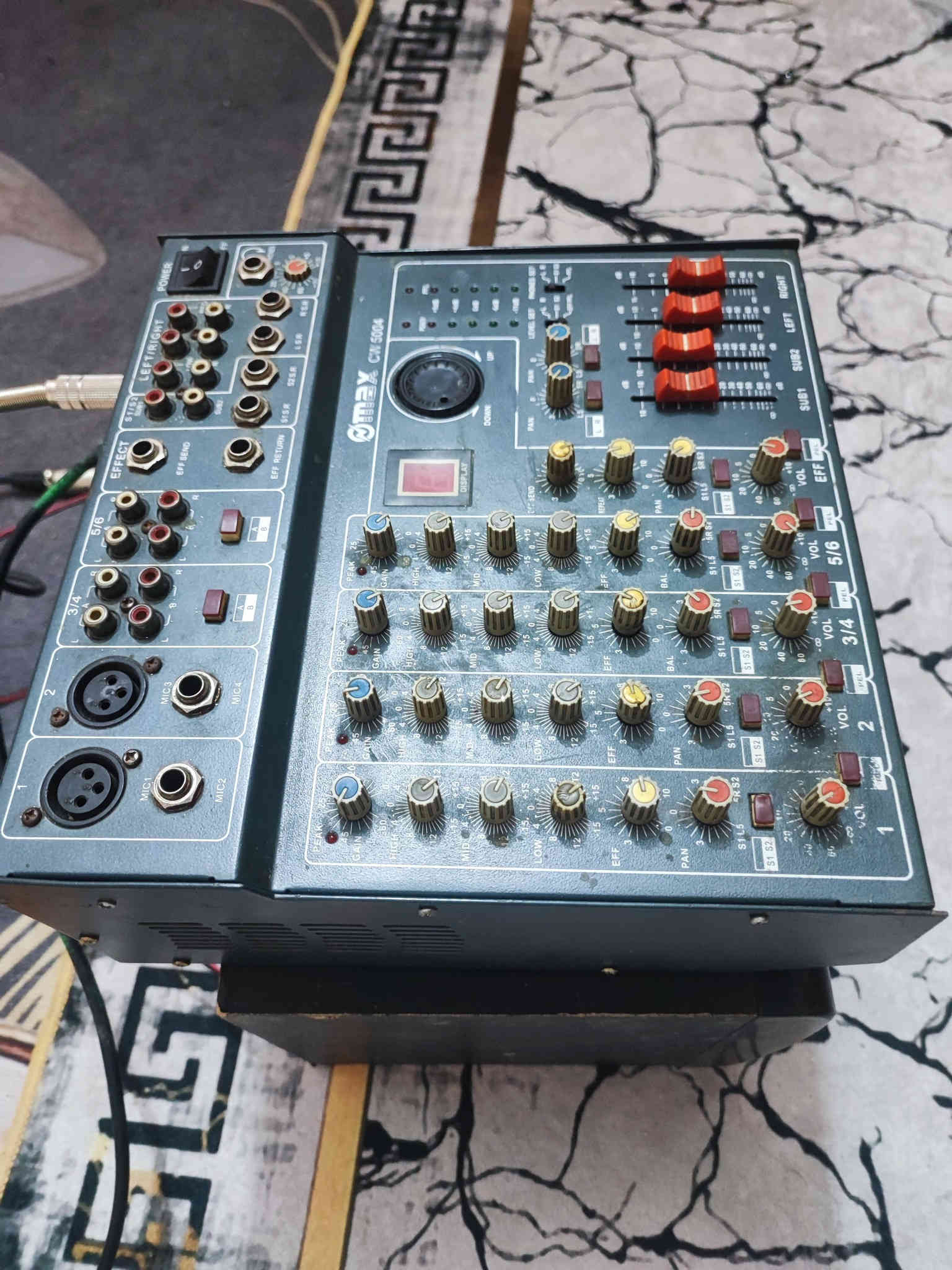 مكسر للبيع ابيع عاطل لا تسالني شنو بي السعر 60 الف يوجد توصيل لجميع المحافظات ***********
