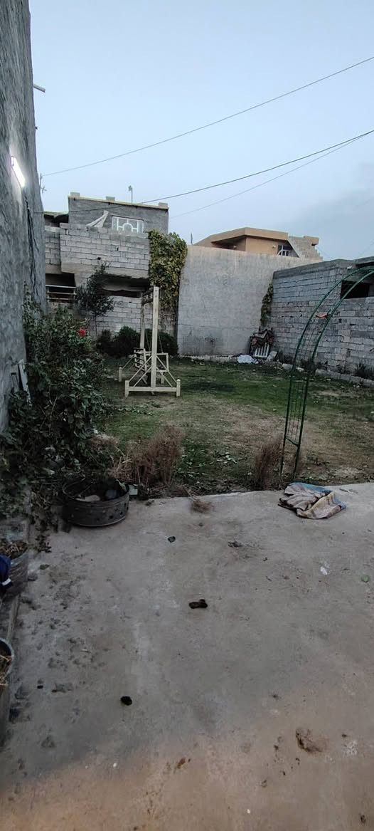 للبيع بيت + قطعه زراعي سند ٢٥  المكان قرب مستشفى التركي حي العسكري. خدمات/ كهرباء /مي /مجاري ./ مساحة البيت ٢٠٠ م واجهة ١٠ نزال ٢٠  قاطين كامل مكمل ٤ غرف نوم 
مساحة القطعه ٢٠٠ م واجهه ١٠ نزال ٢٠ / للأستفسار ***********
