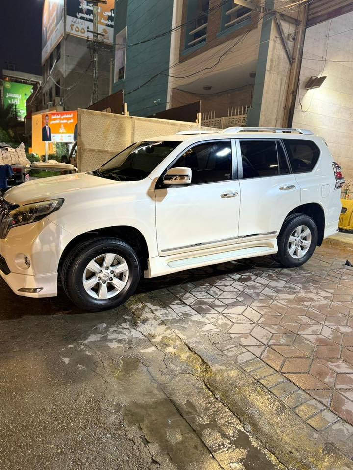 السلام عليكم 
عندي برادو موديل ٢٠١٦ خليجي بدون حادث 
Txl فتحه الكشنات الاماميه كهرباء جلد
السياره ماشيه ٧١ الف حقيقي 
رقم بغداد ابيض 
تخم تاير جديد 
مري شفط 
كامر اماميه خلفيه 
حساسات خلفيه 
دبل بصمه 
تشغيل عن بعد 
سبير السياره مانازل ابد 
السياره جديده مامفتوحً بيها برغي 
٦ سلندر فور ويل 
لايتات زنون 
وباقي مواصفات البرادو txl
مكان السياره بغداد زيونه السعر ٣٨ وبيها مجال   للتواصل على الرقم ***********
