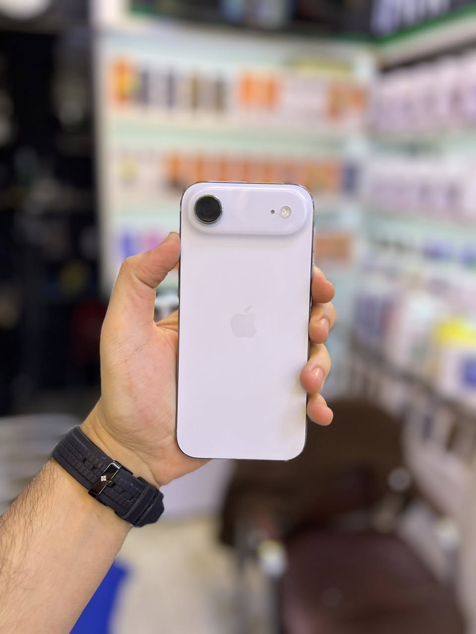 ايفون ١٧ أير📱 ذاكرته ٢٥٦ و بطاريته ١٠٠٪؜ مشحون ٣ مرات فقط حاله حال الجديد
نظافة الجهاز مليون بالمية✅✅✅
كامل ملحقاته و بي ضمان هم🔥
السعر مليون و ١٧٥ ألف 🔥
العنوان بغداد / البياع / شارع عشرين
للاستفسار على الرقم ***********
