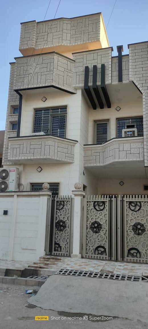 دار للبيع سند طابو
موصل جانب الايسر حي الميثاق قرب مستوصف الميثاق ,المربع الذهبي
قرب الشارع العام 

المساحة:150م واجهة 7ونص

الطابق1  فصال تركي /غرفة نوم سويت+مطبخ + استقبال +هول+ صحيات عدد ثنين + ترك ثنين +مخزن

الطابق 2/غرفة نوم سويت+غرفة نوم  2 مطلة على بكلونة+مخزن+ صحيات +  مطبخ +هول 

بيتونة كبيرة على طول البيت+سطح  كاشي

للتواصل وللاستفسار
رقم الهاتف: ‌‌  ***********
رقم الهاتف:    ***********
