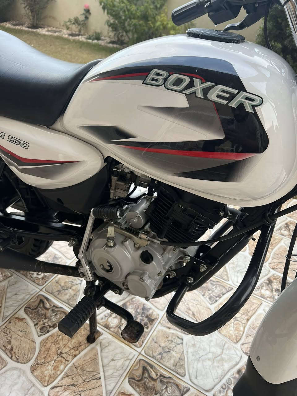 للبيع دراجة بوكسر  موديل 2022 دراجة كلشي بلادي منزلها من الشركة على أيدي سنوية بسمي رقم مميز تحويل ثاني يوم ماشية 18 ألف  دراجة نضيفه ما مشتغل بيها دلفري سعر 2,150,000 رقم الهاتف ***********
