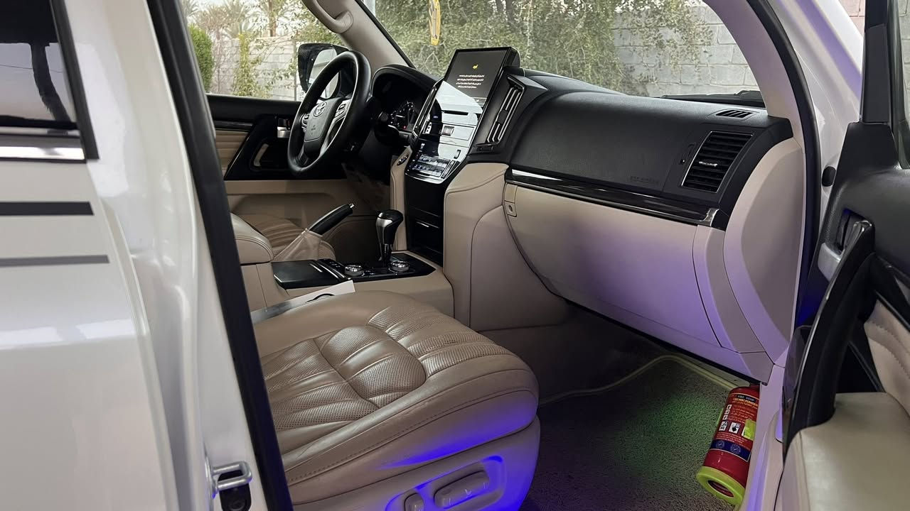 السلام عليكم : لاندكروز موديل 2020 ساز فول مواصفات  گراند تورنك ميحتاج اذكر المواصفات ماشيه 77الف السياره كفاله عامه من كلشي رقم اربيل بسمنا السعر 535 مكان السياره بغداد اليوسفية 
***********
***********
