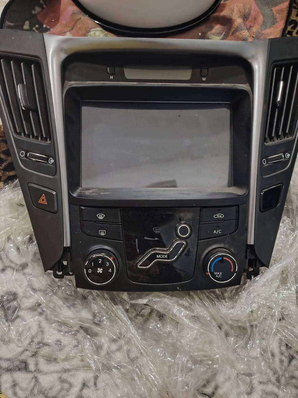 السلام عليكم من رخصه مدير الكروب متوفر شاشه سوناتا مضلع مال حاويه اصلي للاستفسار خاص او *********** متواجد واتساب ومتوفر خدمه توصيل لجميع المحافظات العنوان بغداد الثعالبه
