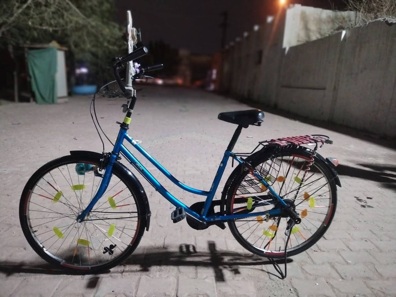 السلام عليكم
باسكل للبيع 
ماركه affihe 
سعره هوه وغراضه 150 
للتواصل *********** 
مكاني بغداد حي العامل
