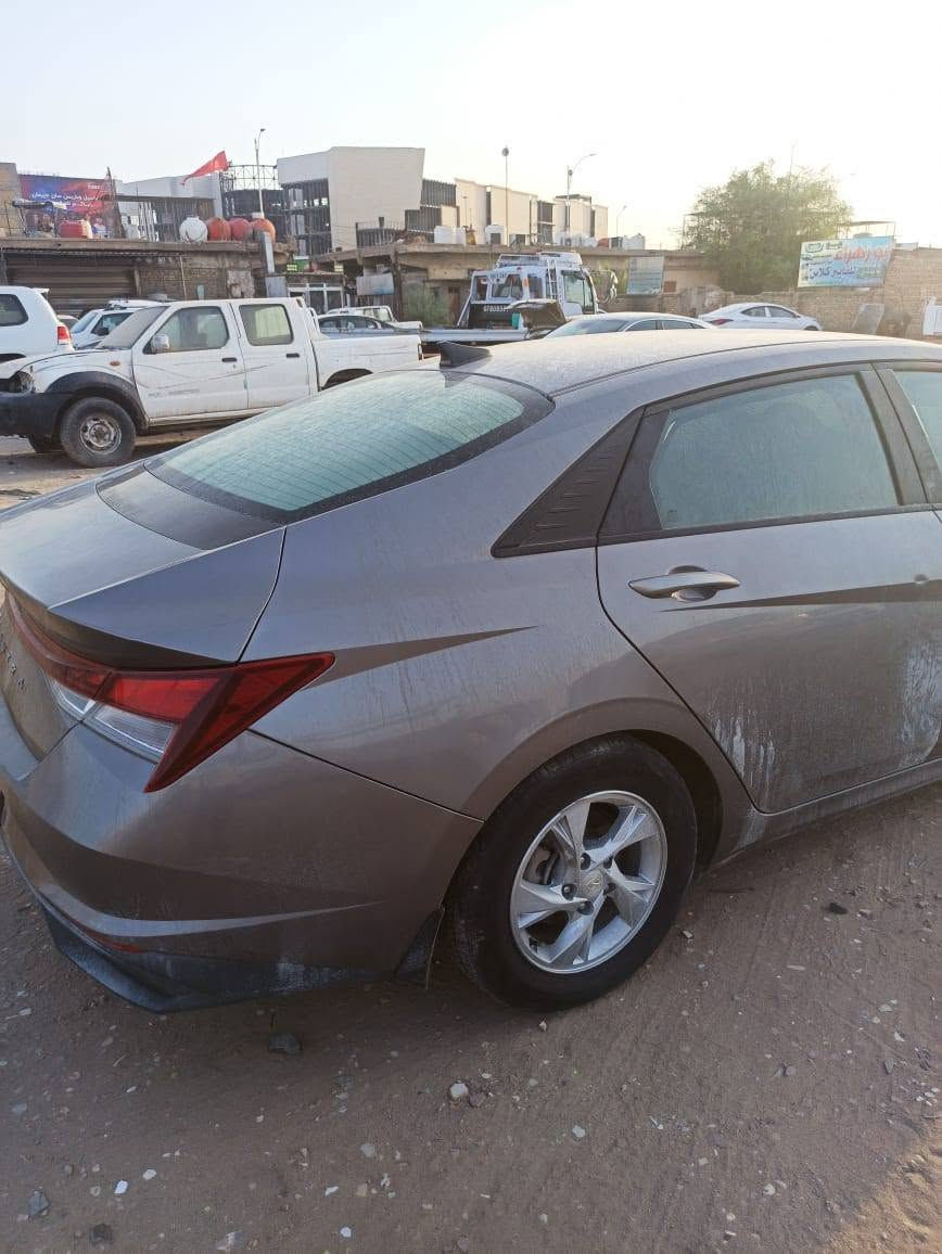 موديل 21 معوقين اتعهد بالوكالة والتحويل لحين انتهاء مدة الحجز حادثها سابقا قبق جنطه بسيطه كلش ابيع ع حادثها الي كدامك بالمنشور السعر 95 
الضرر ضفيره وجزء من الدشبول والمكينه شوف العين الاجزاء البلاستك فقط 
مكلف بالنشر هذا رقم صاحب السياره 
***********
