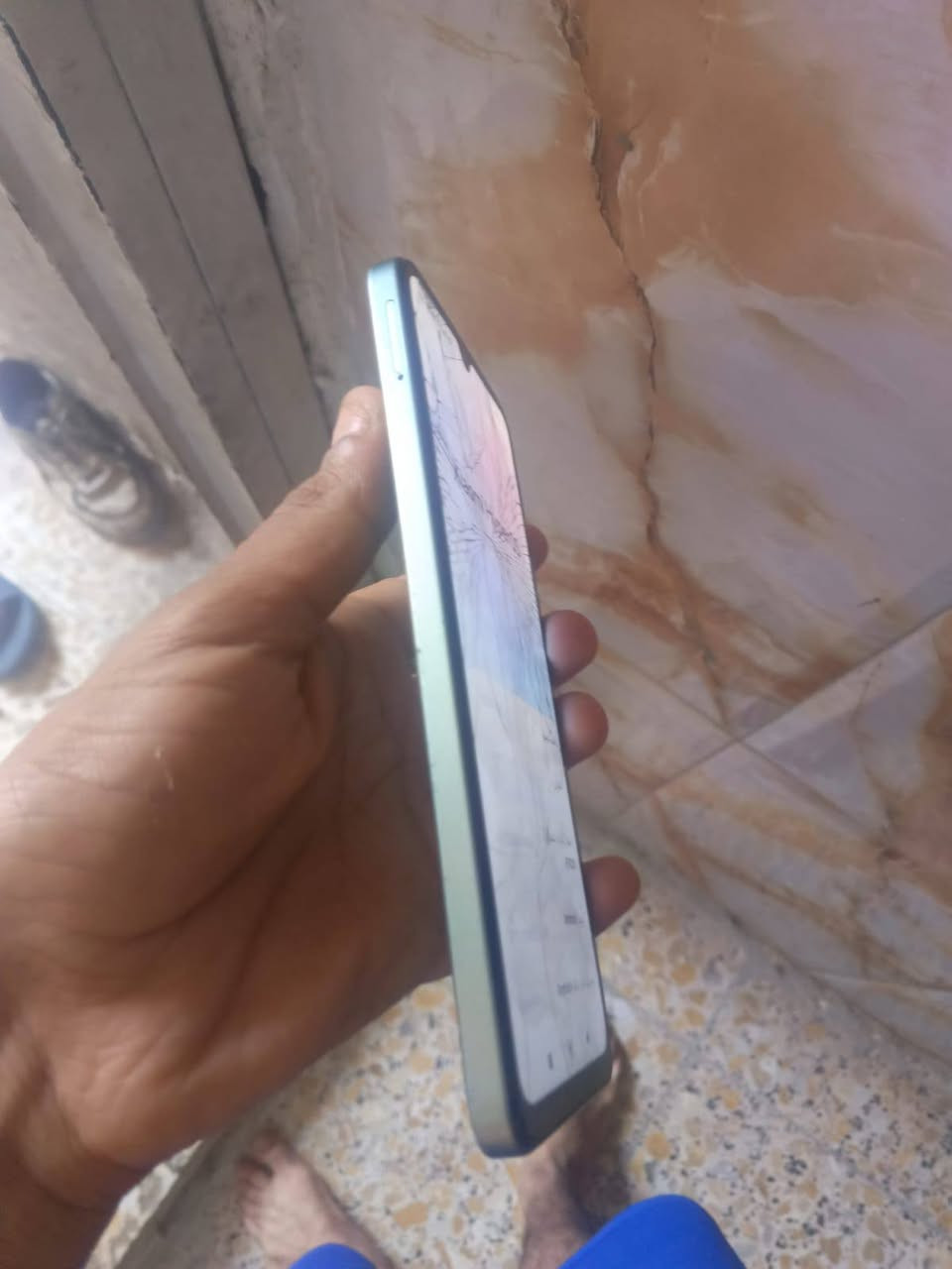 سلام عليكم بوكو سي75. الجهاز نضيف وذاكره 256  بس الشاشه مكسوره مامئثر علمس شغال مابي شي سعره 75الف وبيه مجال بسيط للشراي يتصل*********** مكاني بغداد شهداء البياع
