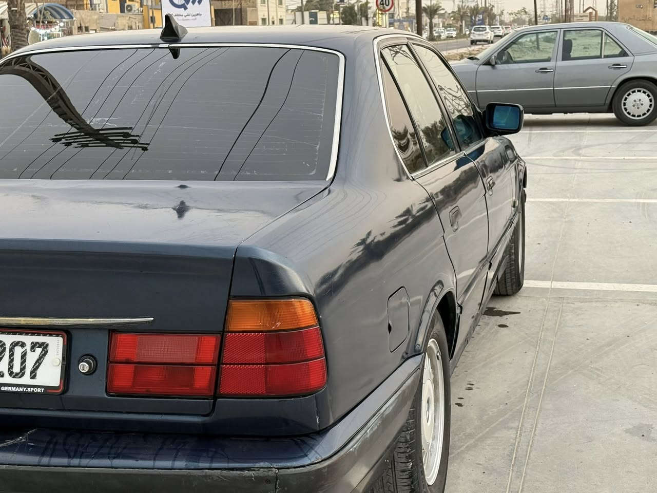 السلام عليكم.

🚗 BMW 525 مفتوح
رقم إنكليزي – بغداد – باسمي
نقل ملكية ثاني يوم مباشرة

🔧 المواصفات:
 • كير ومكينة مكفولات 💯
 • السيارة بحالة جديدة جداً
 • تبريد شغال (ثلج ❄️)
 • تايرات جديدة 🛞
 • دواخل نظيفة وجديدة
 • وارد يابان 🇯🇵
 • بدون حادث

💰 السعر: 45
وبيه مجال للطيبين 

📞 للتواصل: ***********  العنوان/ النجف الاشرف
