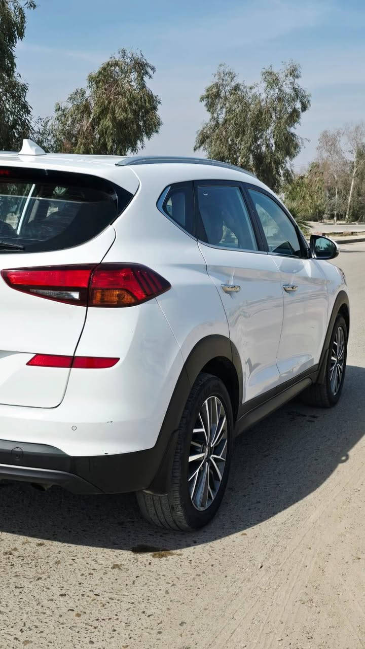 سلام عليكم للبيع او المراوس توسان موديل 2019خليجي كفاله صبغ وتبديل فقط بارد مكانين بسيطات مكينه 2000دوش ماشيه 83 الف حقيقي كير محرك مكفولات رقم بغداد باسمي عنوان بغداد السعر 192 وبيها مجال شي بسيط   للستفسار *********** واتساب
