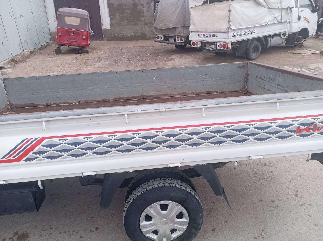 السلام عليكم كية حمل موديل 2012 رقم ذي قار مكان السيارة بغداد رقم الهاتف*********** اثير***********
