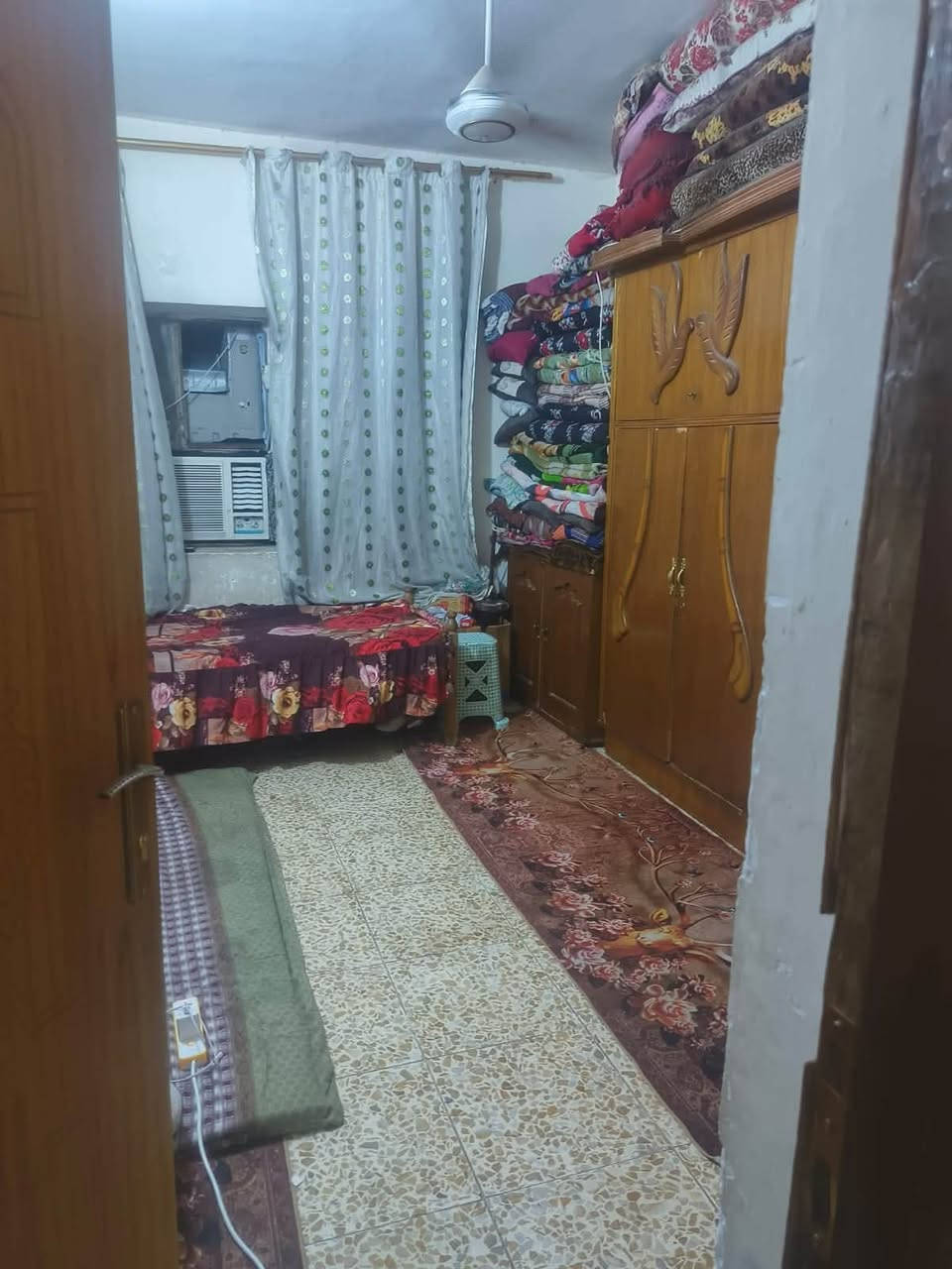 شقه طابق ارضي للبيع عمارات سعيده شارع حسينيه الإمام السجاد للستفسار***********
